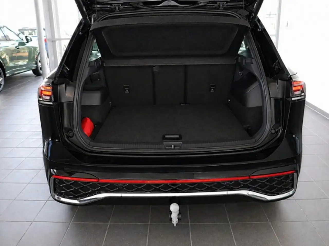 Volkswagen Tiguan 1.5 eTSI R-Line DSG AHK NAVI IQ.LIGHT 9