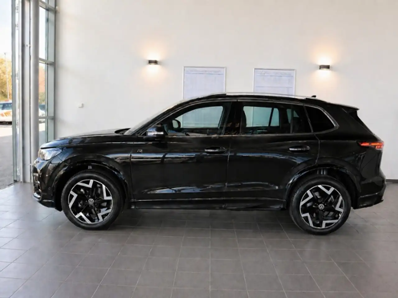 Volkswagen Tiguan 1.5 eTSI R-Line DSG AHK NAVI IQ.LIGHT 8