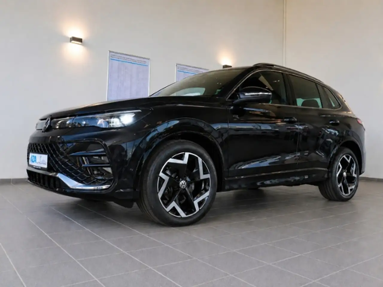 Volkswagen Tiguan 1.5 eTSI R-Line DSG AHK NAVI IQ.LIGHT 2