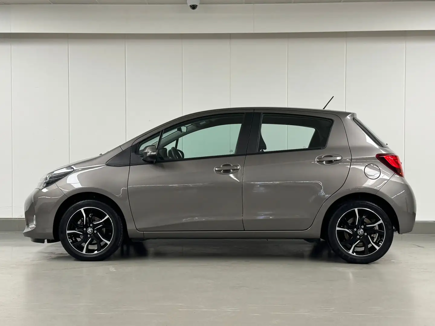 Toyota Yaris 1.33i VVT 99CV !! 11500 KM !! CAMERA GPS REG JA Gris - 2