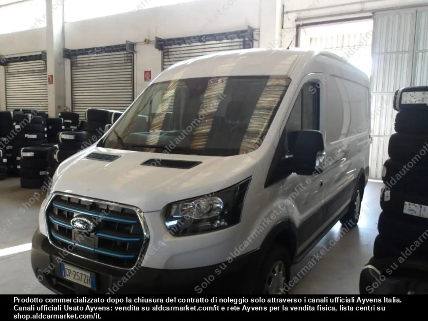 Ford e Transit V363 - e Transit 350 L2H2 68kWh 184cv tr Blanc - 2