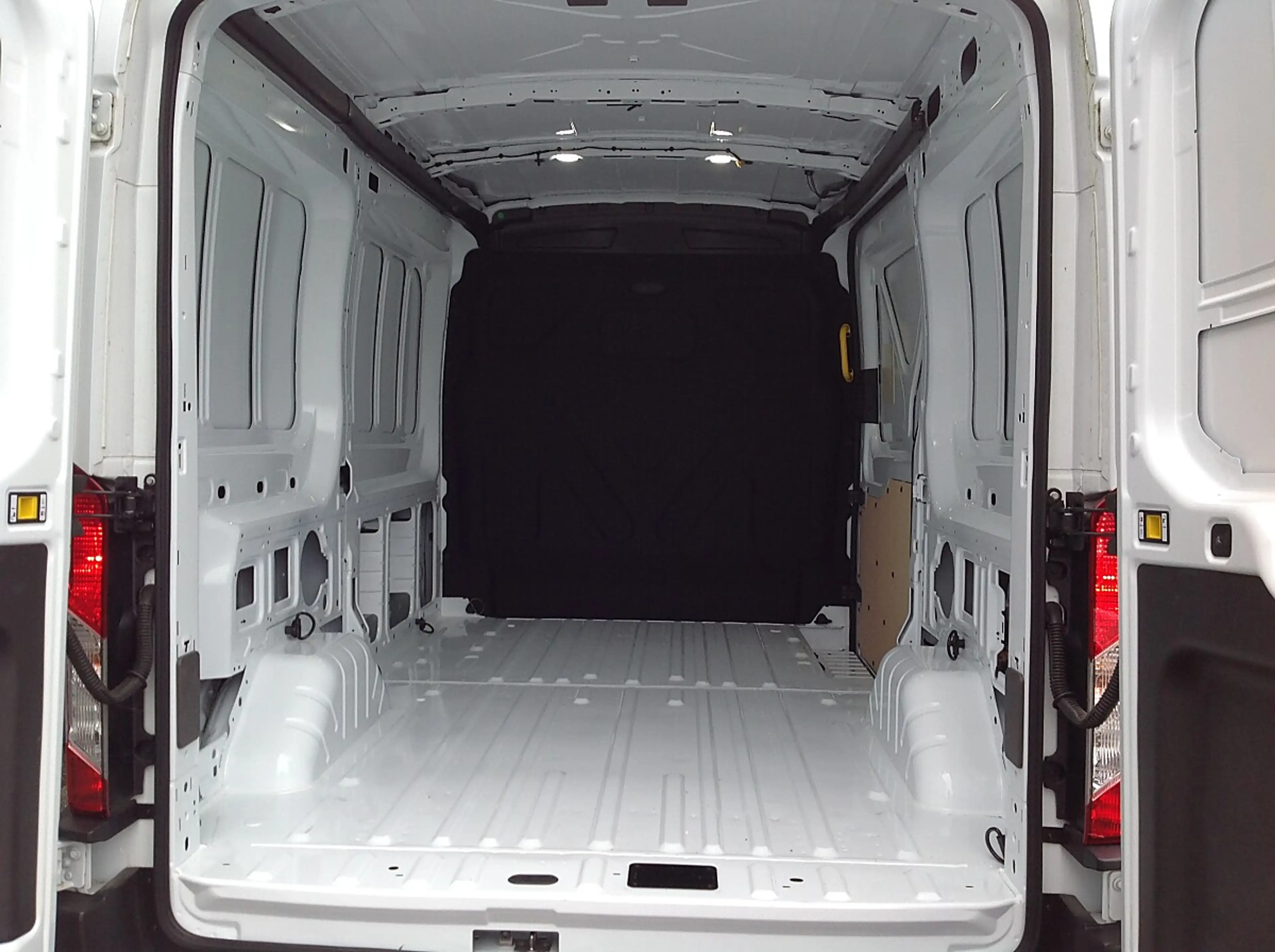 Ford E-Transit E-Transit Kasten 67kWh/135kW L2H2 390 Trend — photo 9
