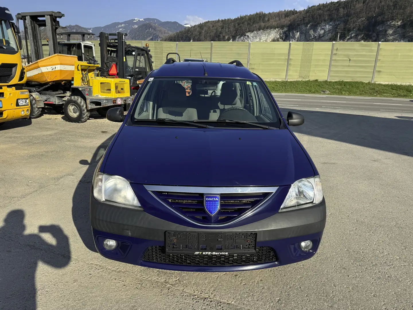 Dacia Logan Blau - 2