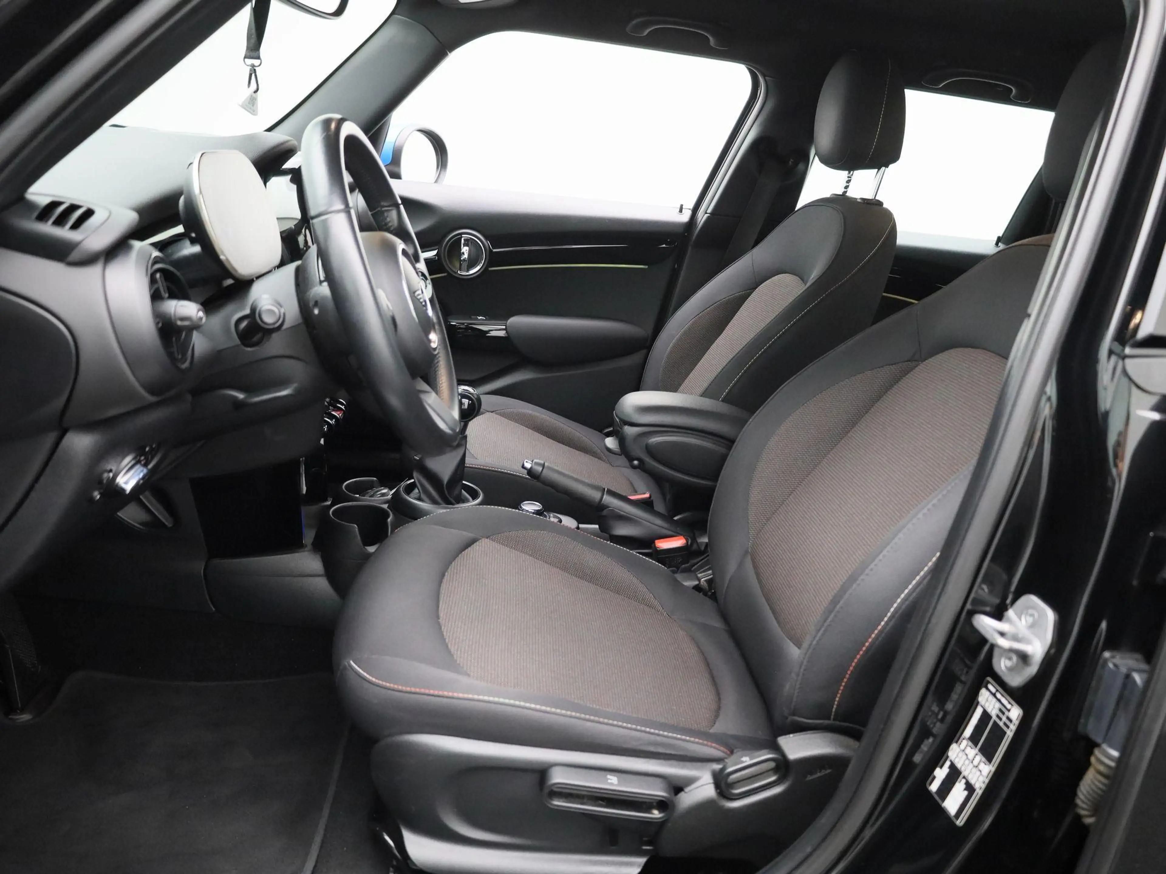 MINI One Mini 5 door NAVI | ECC | PDC — photo 10