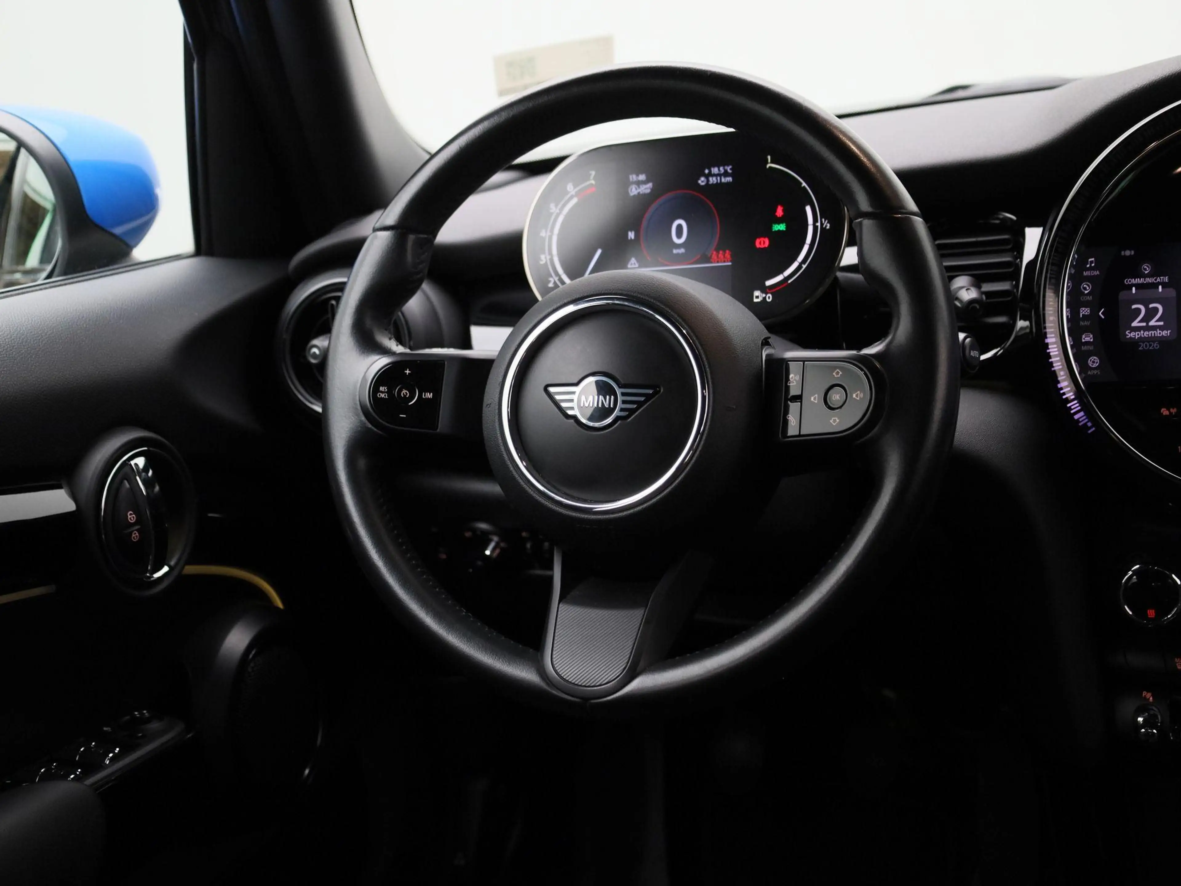 MINI One Mini 5 door NAVI | ECC | PDC — photo 9