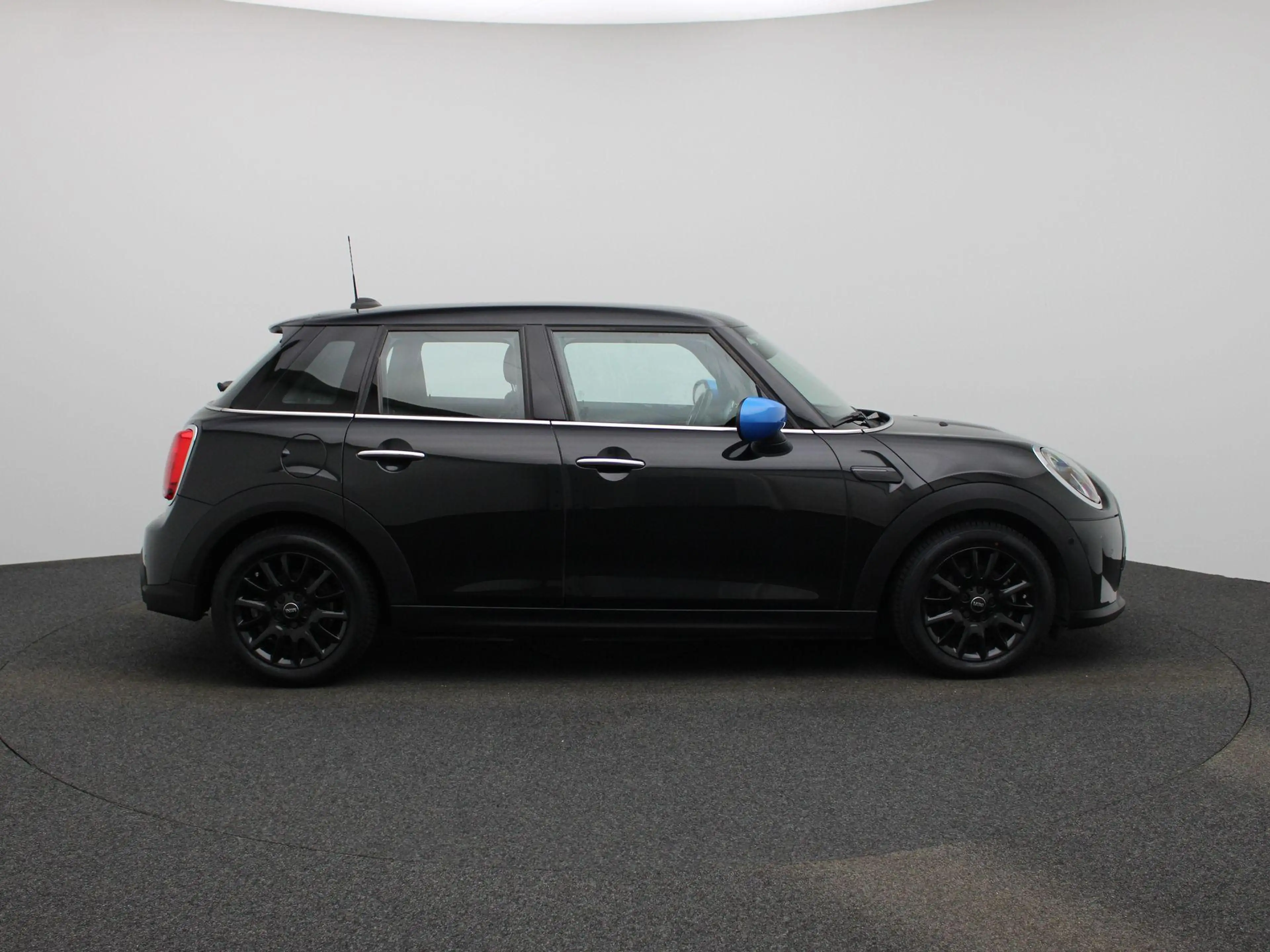 MINI One Mini 5 door NAVI | ECC | PDC — photo 6