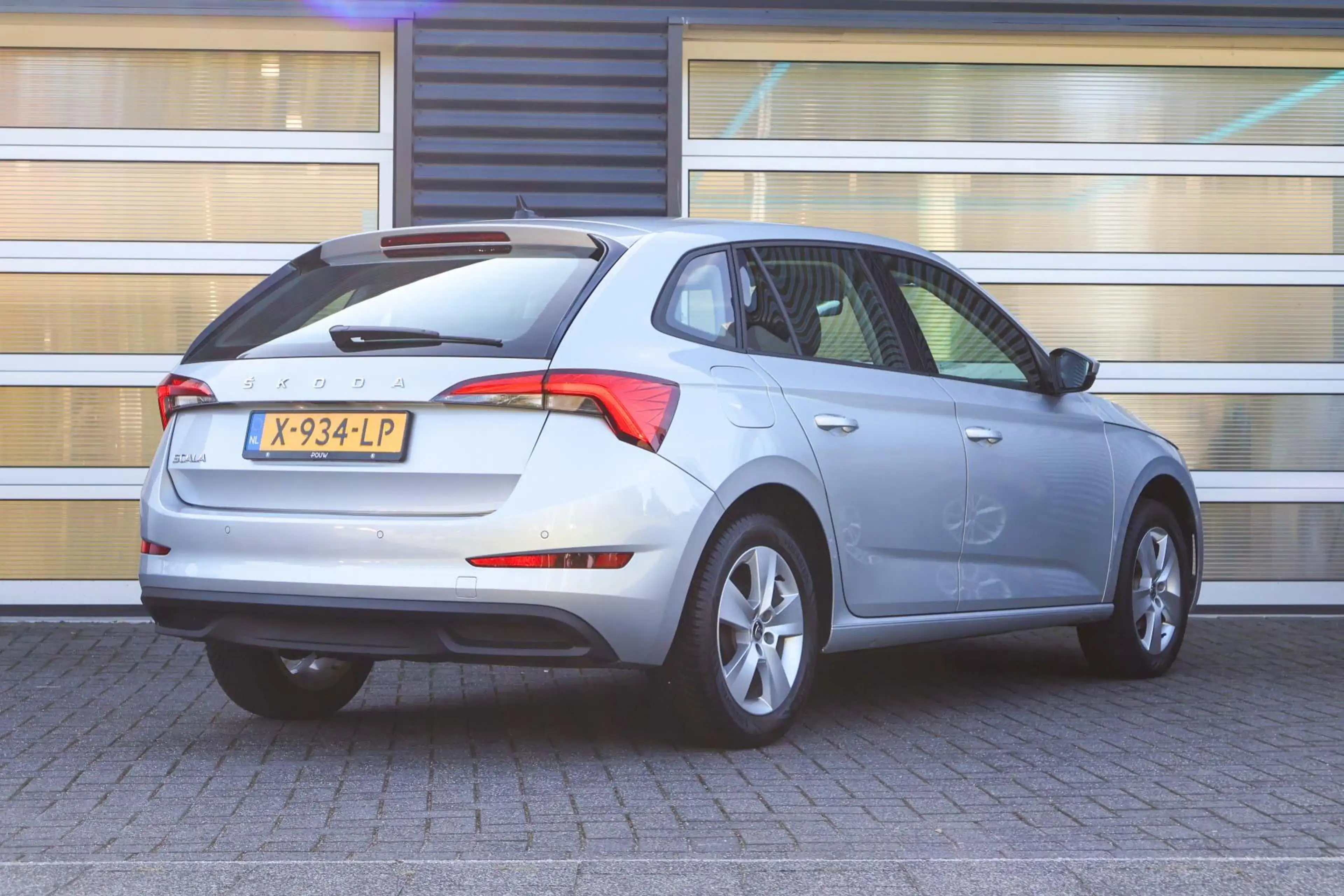 Skoda Scala 1.0 TSI 110pk Ambition | Navigatie | Parkeersensor — photo 2