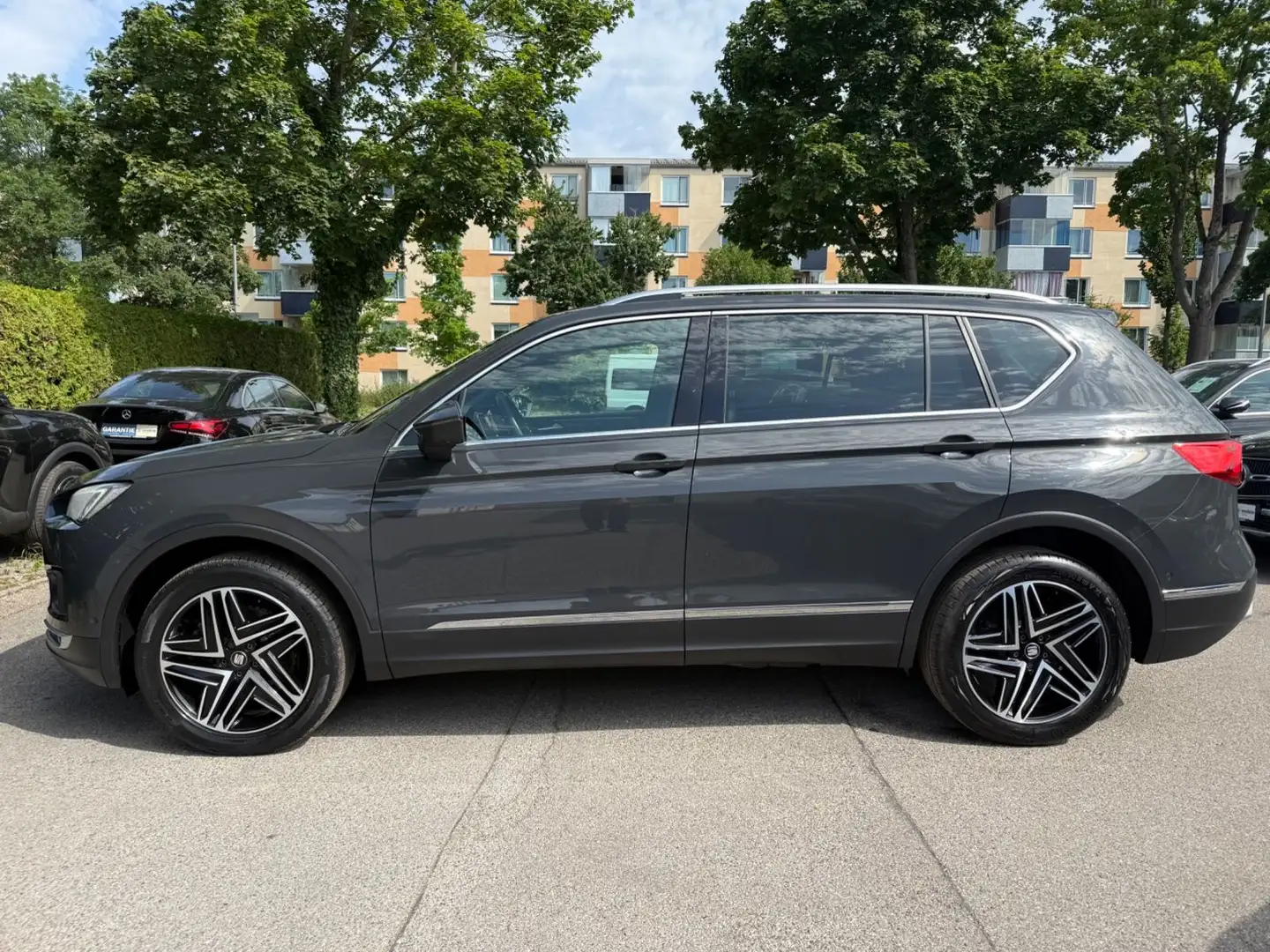 SEAT Tarraco 4Drive/DSG/LED/PANO/ACC/AHK/ALU 19/Kam Grau - 2