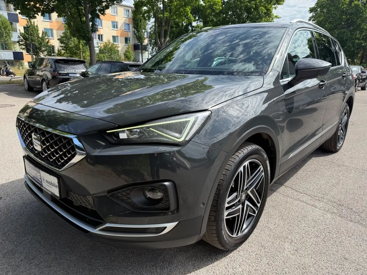 SEAT Tarraco 4Drive/DSG/LED/PANO/ACC/AHK/ALU 19/Kam Grau - 1
