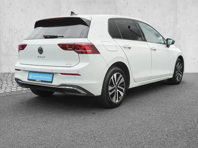 Volkswagen Golf view 4