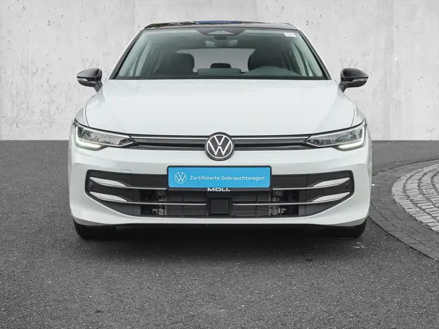 Volkswagen Golf view 3
