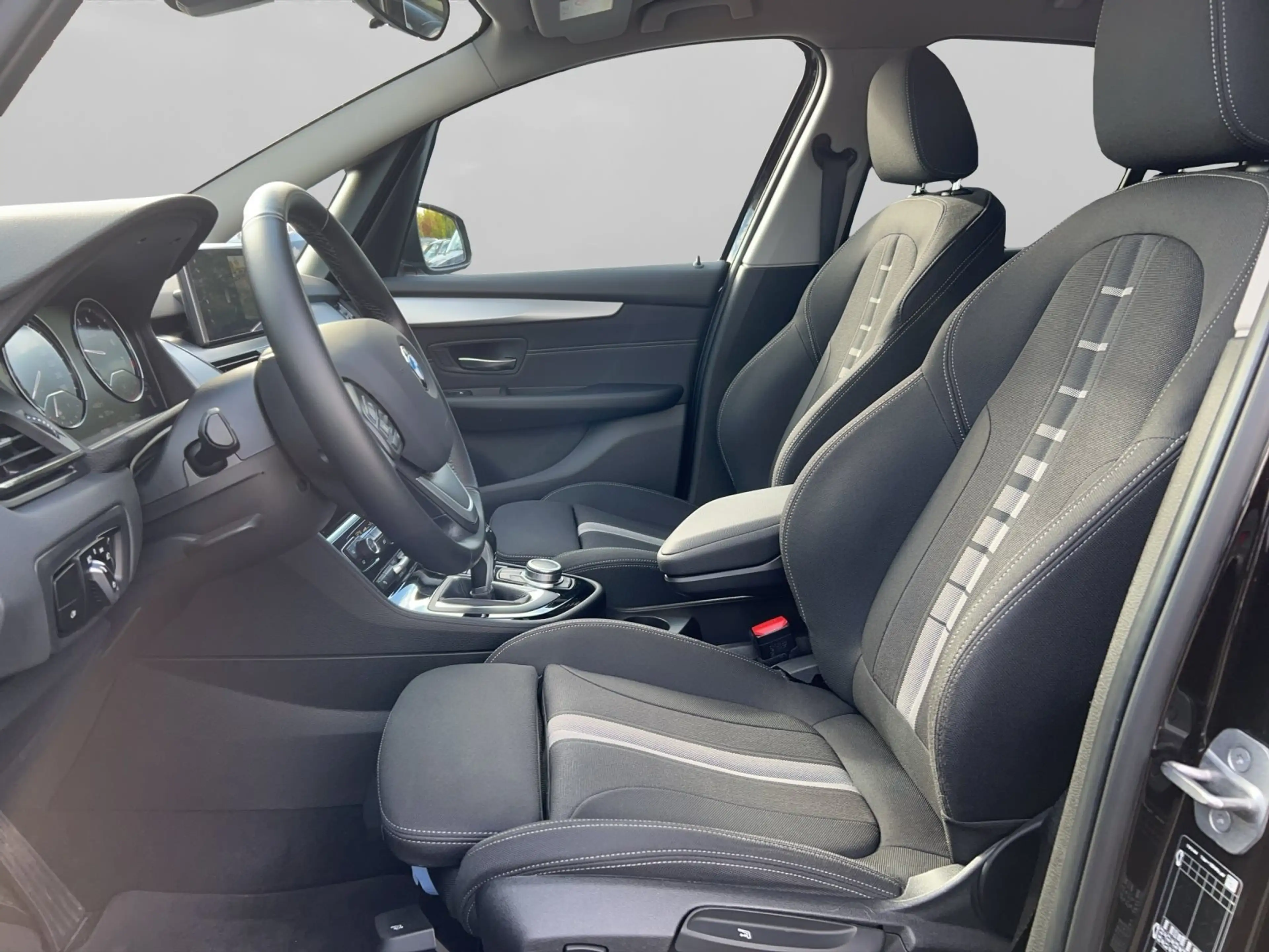 BMW 220 i Gran Tourer Advantage 3. Sitzreihe LED RFK Navi — photo 7