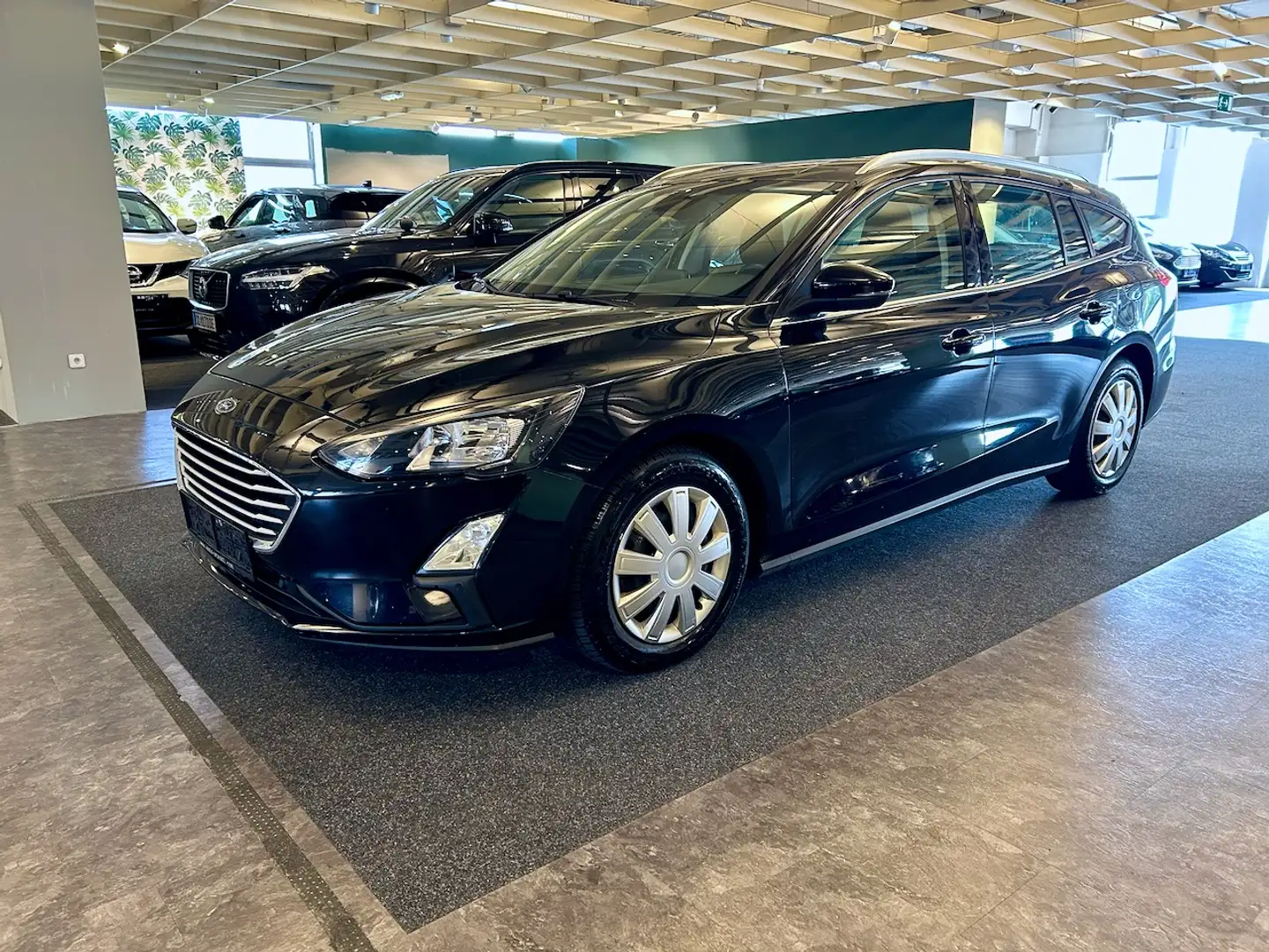 Ford Focus Traveller 1,5 EcoBlue Cool & Connect Schwarz - 1