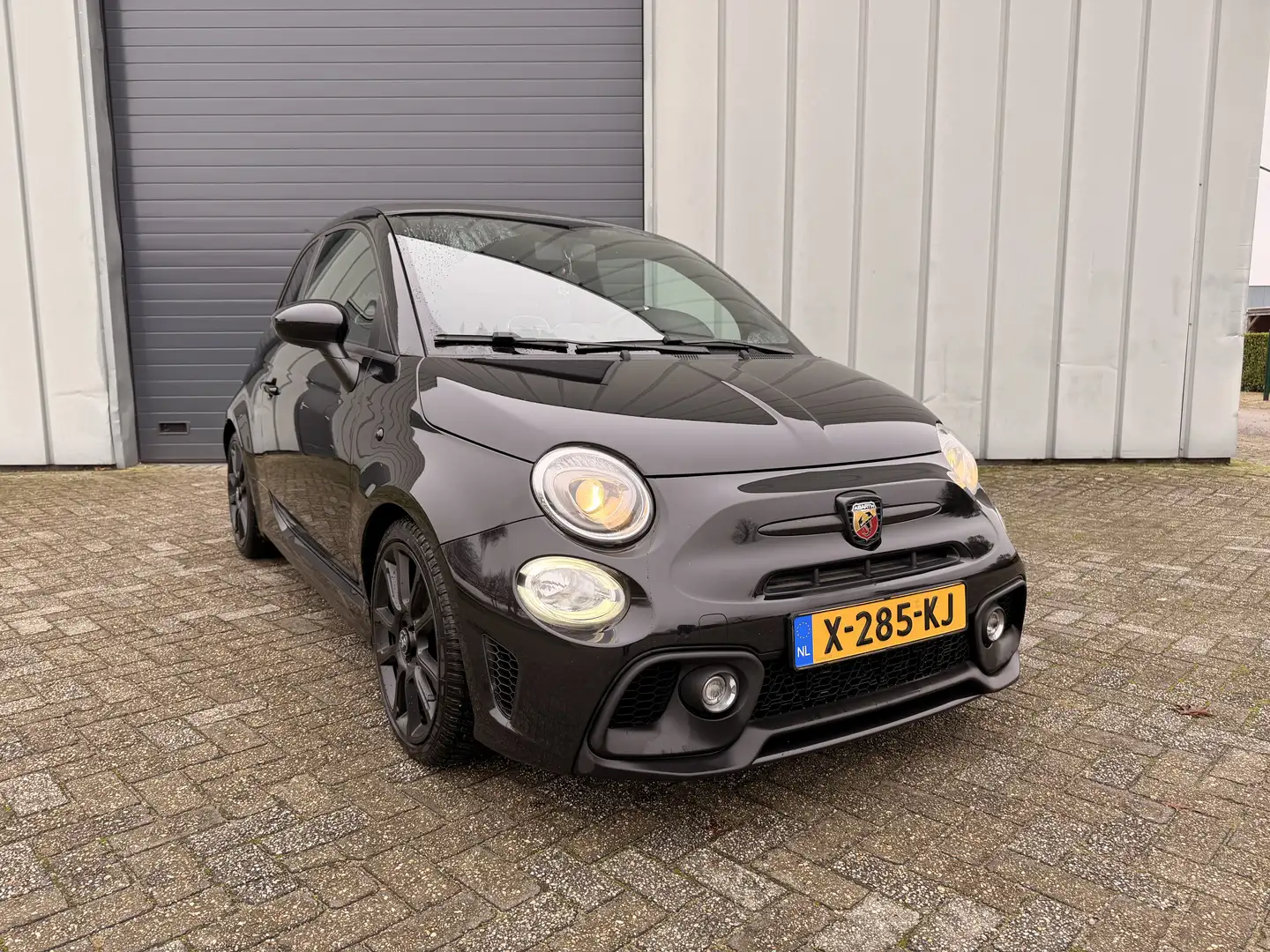 Abarth 595C Abarth 595c 1.4 T-Jet Turismo|Beats|200pk|Skull Zwart - 1
