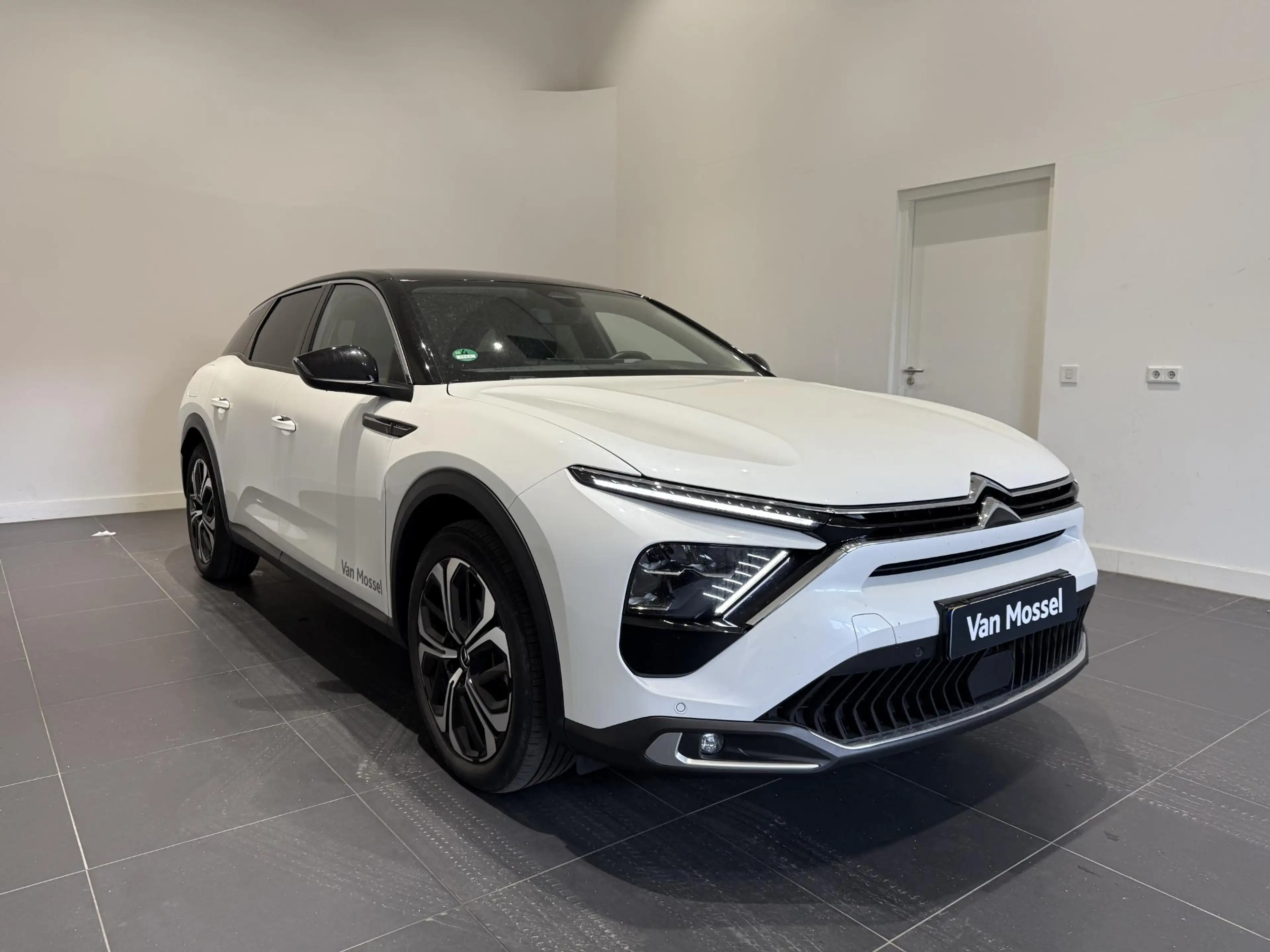 Citroen C5 X 1.6 Plug-in Hybrid Business Plus — photo 3