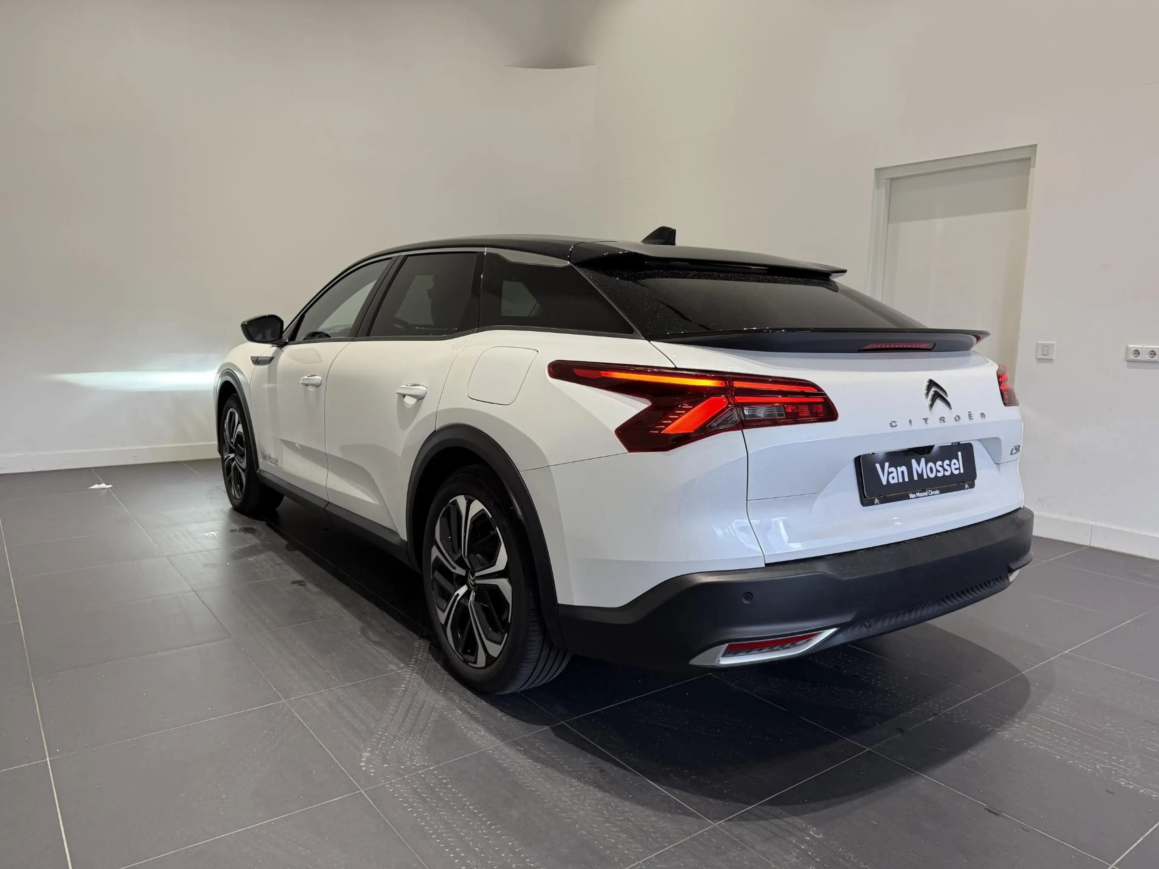 Citroen C5 X 1.6 Plug-in Hybrid Business Plus — photo 6