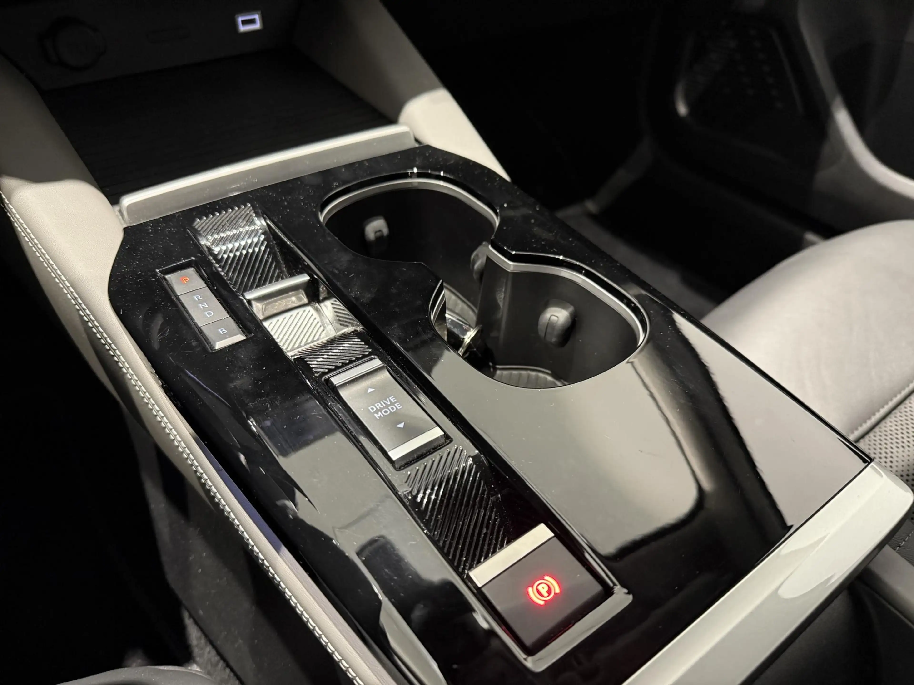 Citroen C5 X 1.6 Plug-in Hybrid Business Plus — photo 8