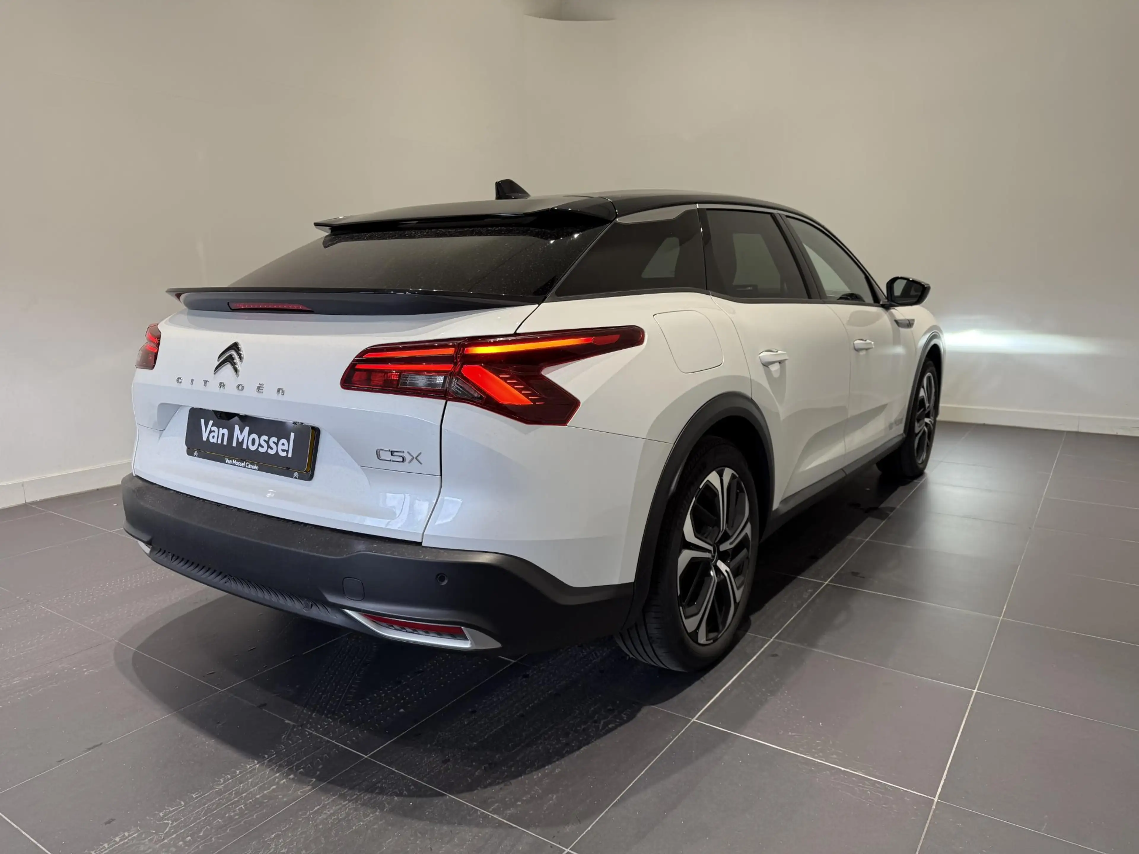 Citroen C5 X 1.6 Plug-in Hybrid Business Plus — photo 4