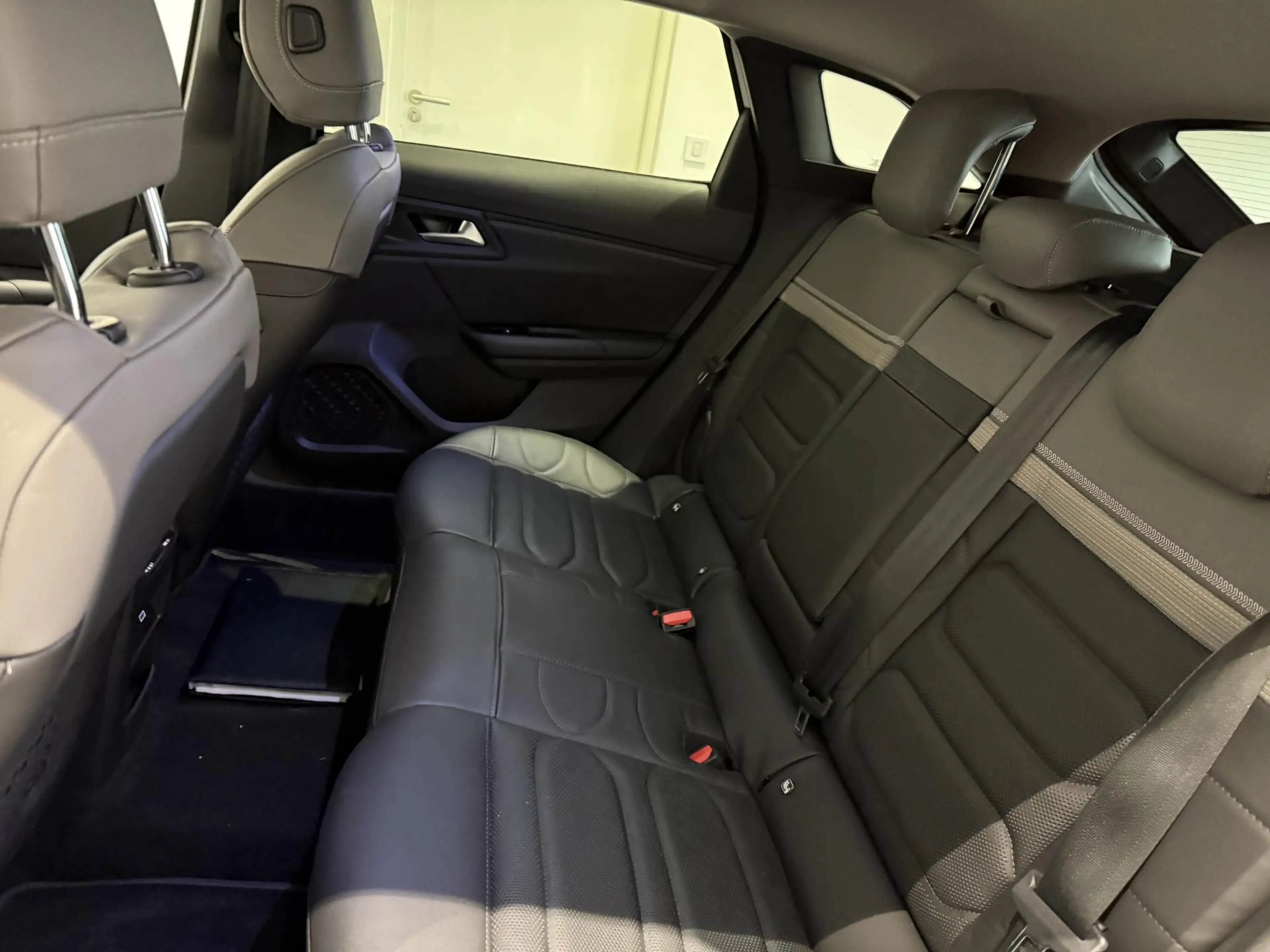 Citroen C5 X 1.6 Plug-in Hybrid Business Plus — photo 10