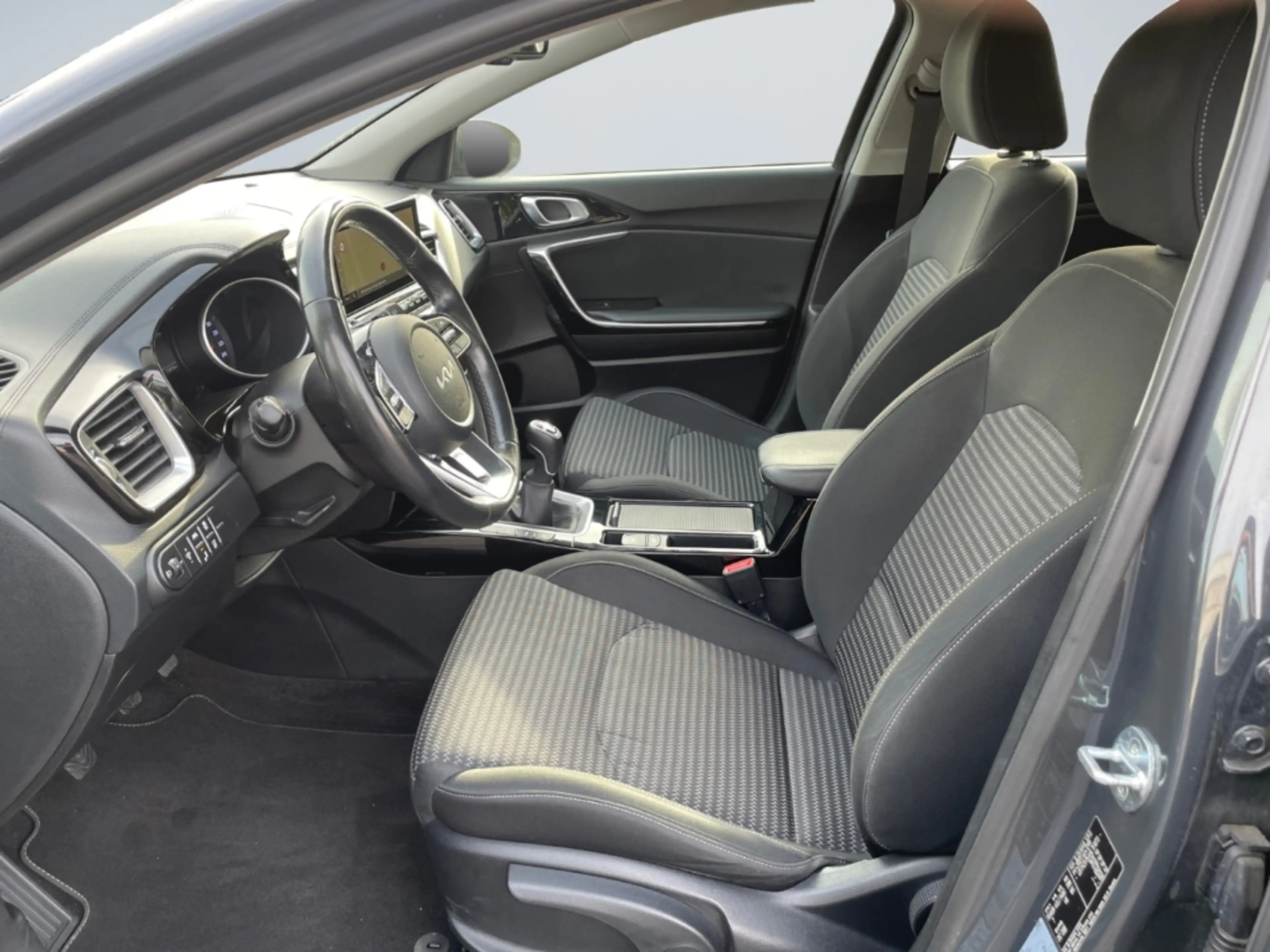 Kia Ceed / cee'd 1.5 Spirit Navi Rückfahrkam. Klimaautom Android Au — photo 9