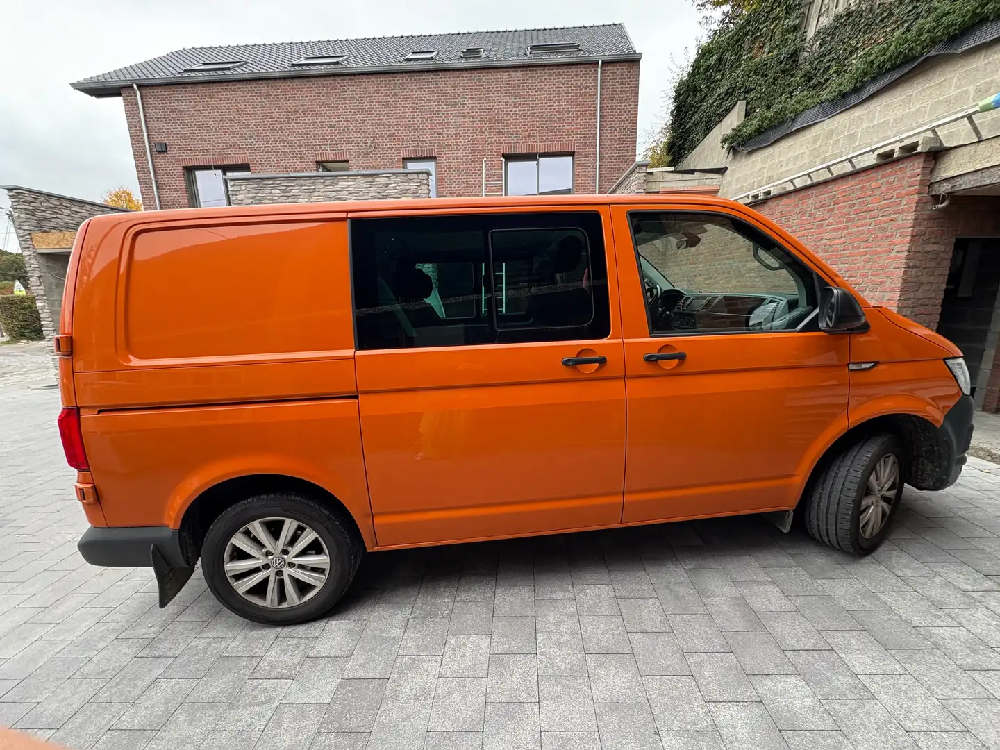 Volkswagen T6 Transporter 2.0 TDi SCR 4Motion BMT Baseline DSG Oranje - 2