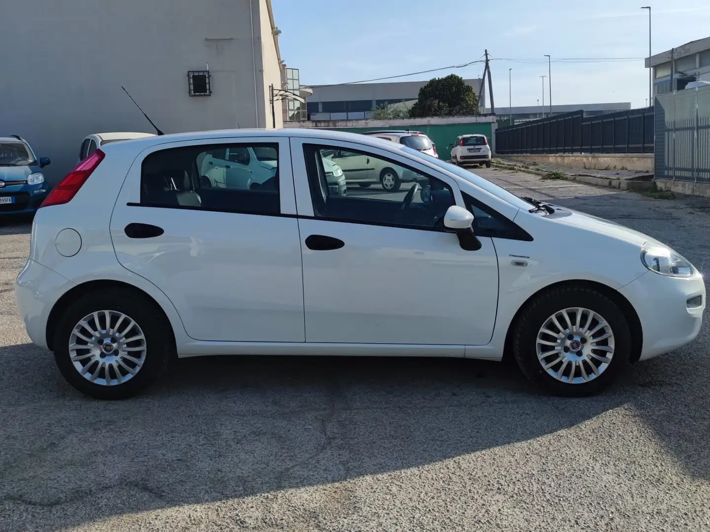 Fiat Punto VAN 1.3 M-JET 5 PORTE 4 POSTI N1 - 2017 Beyaz - 2