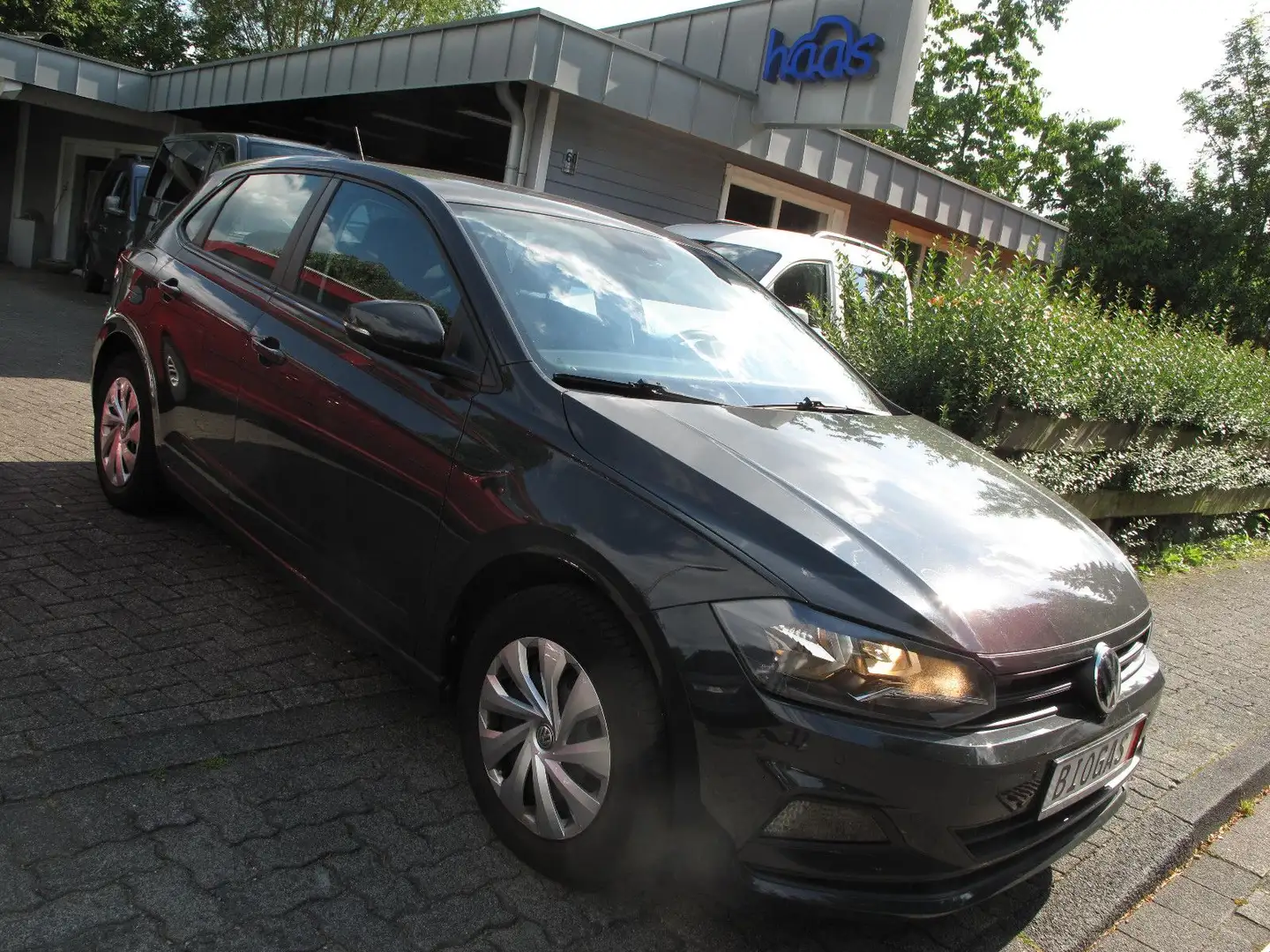Volkswagen Polo 1.0 TGI BlueMotion 2xPDC 40 Liter Benzin Grijs - 1