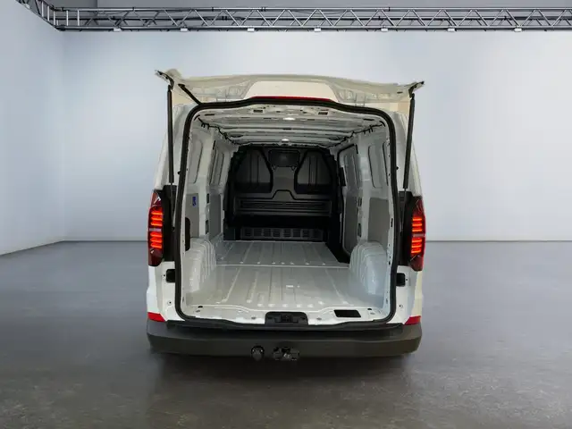 Volkswagen Transporter view 14