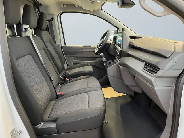 Volkswagen Transporter view 10