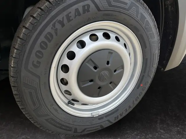 Volkswagen Transporter view 15