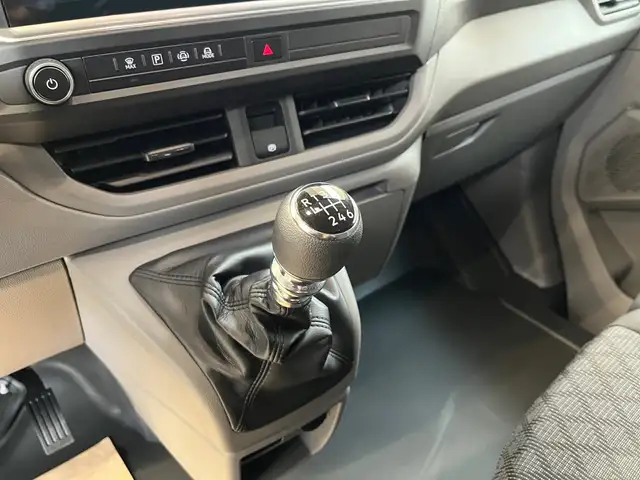 Volkswagen Transporter view 9