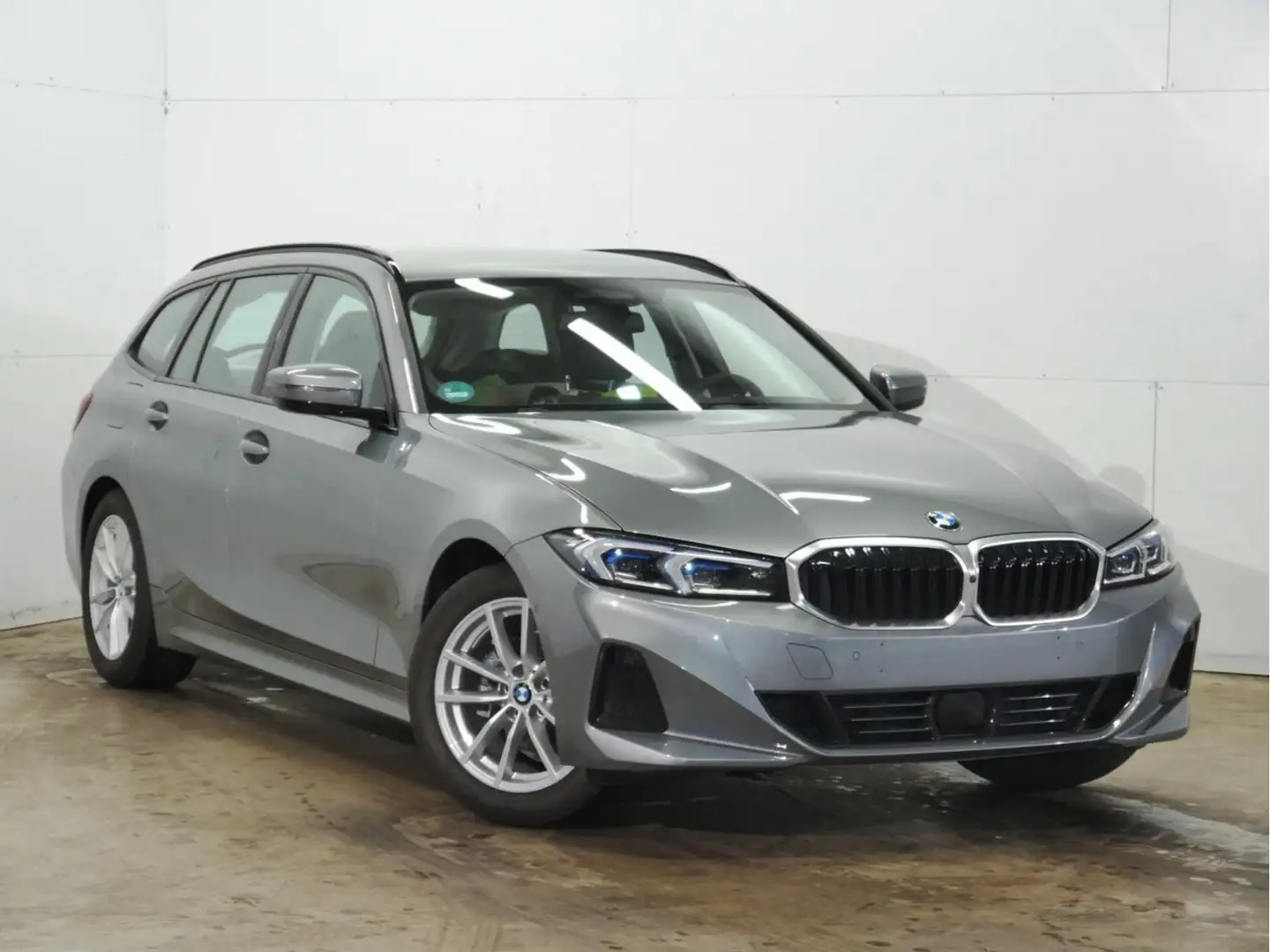 BMW 318 318i Touring Sport HUD DrivingProf ACC AHK 360° Grau - 2