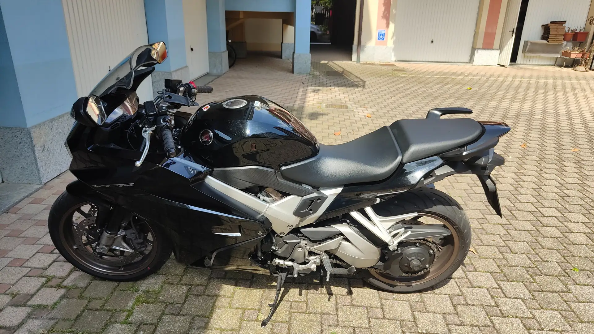 Honda VFR 800 Чорний - 1