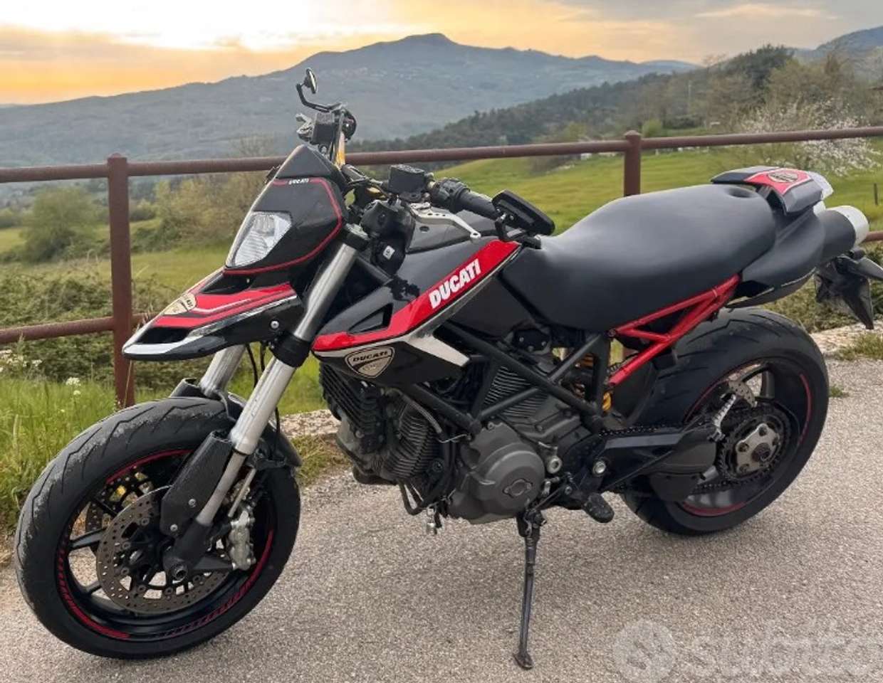 Ducati Hypermotard 796
