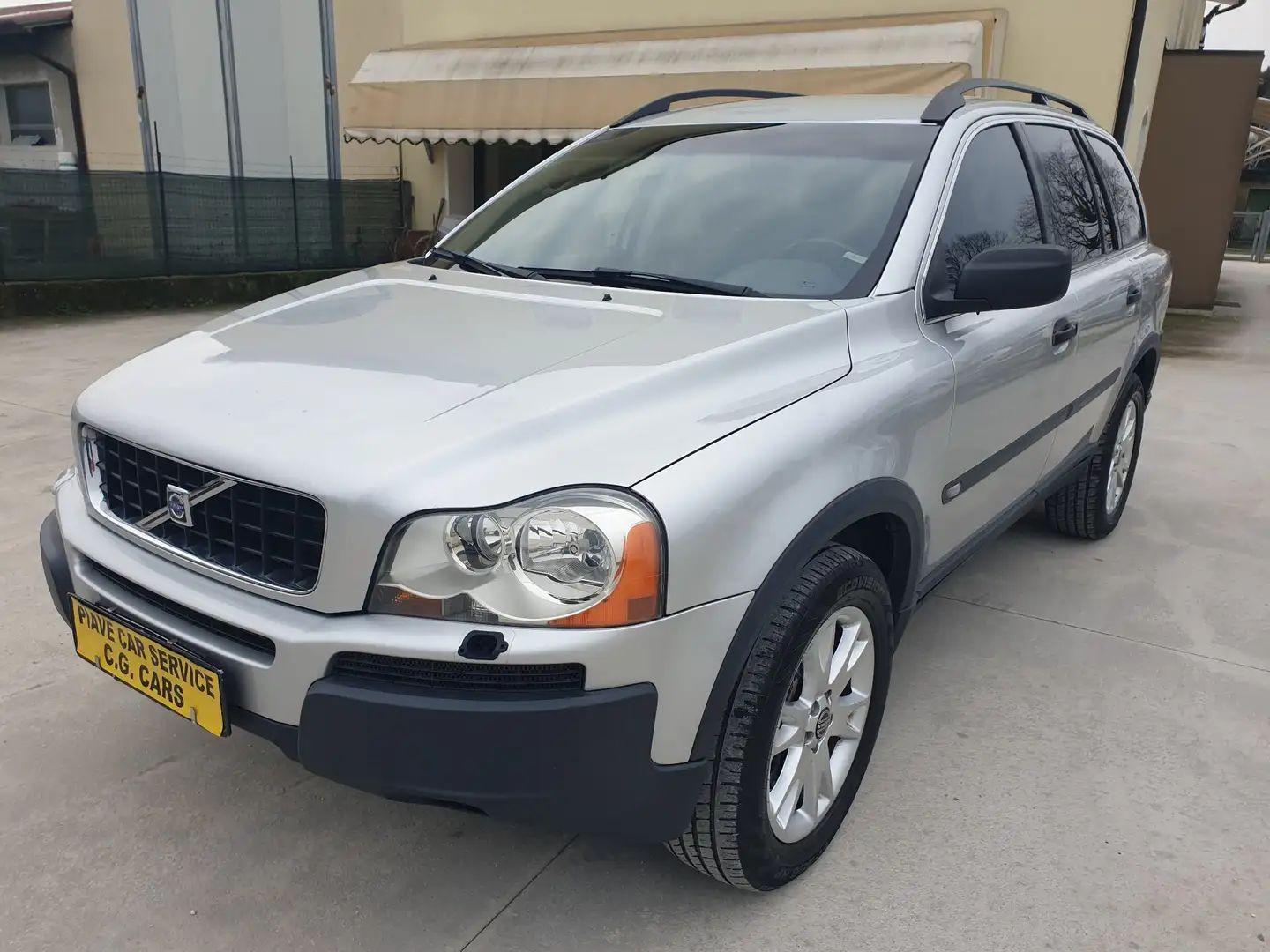 Volvo XC90 XC90 2.4 d5 KIT DISTRIBUZIONE + GOMME NUOVE 4STAG Argento - 2