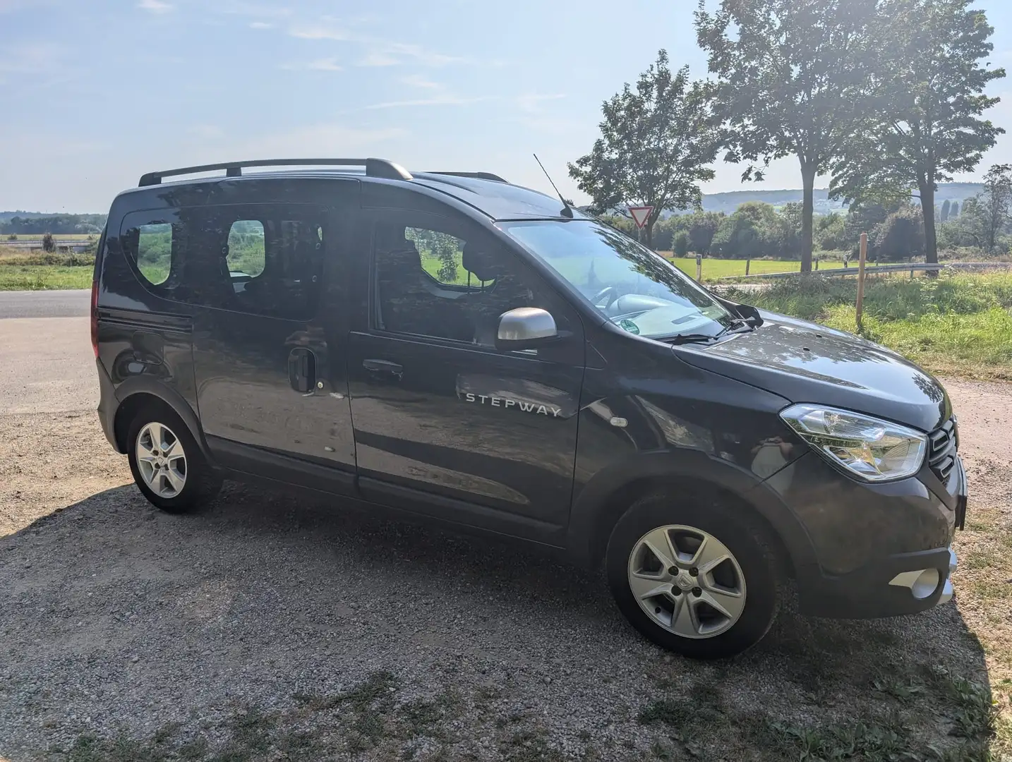 Dacia Dokker TCe 130 GPF Stepway Plus Szürke - 2