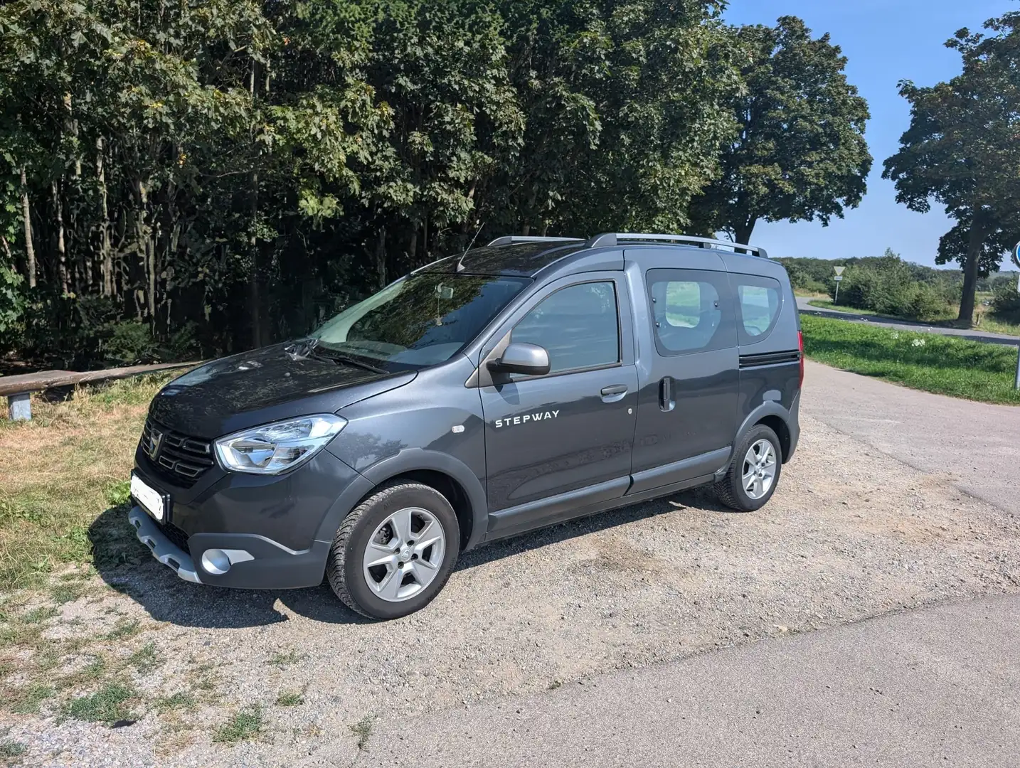 Dacia Dokker TCe 130 GPF Stepway Plus Szürke - 1