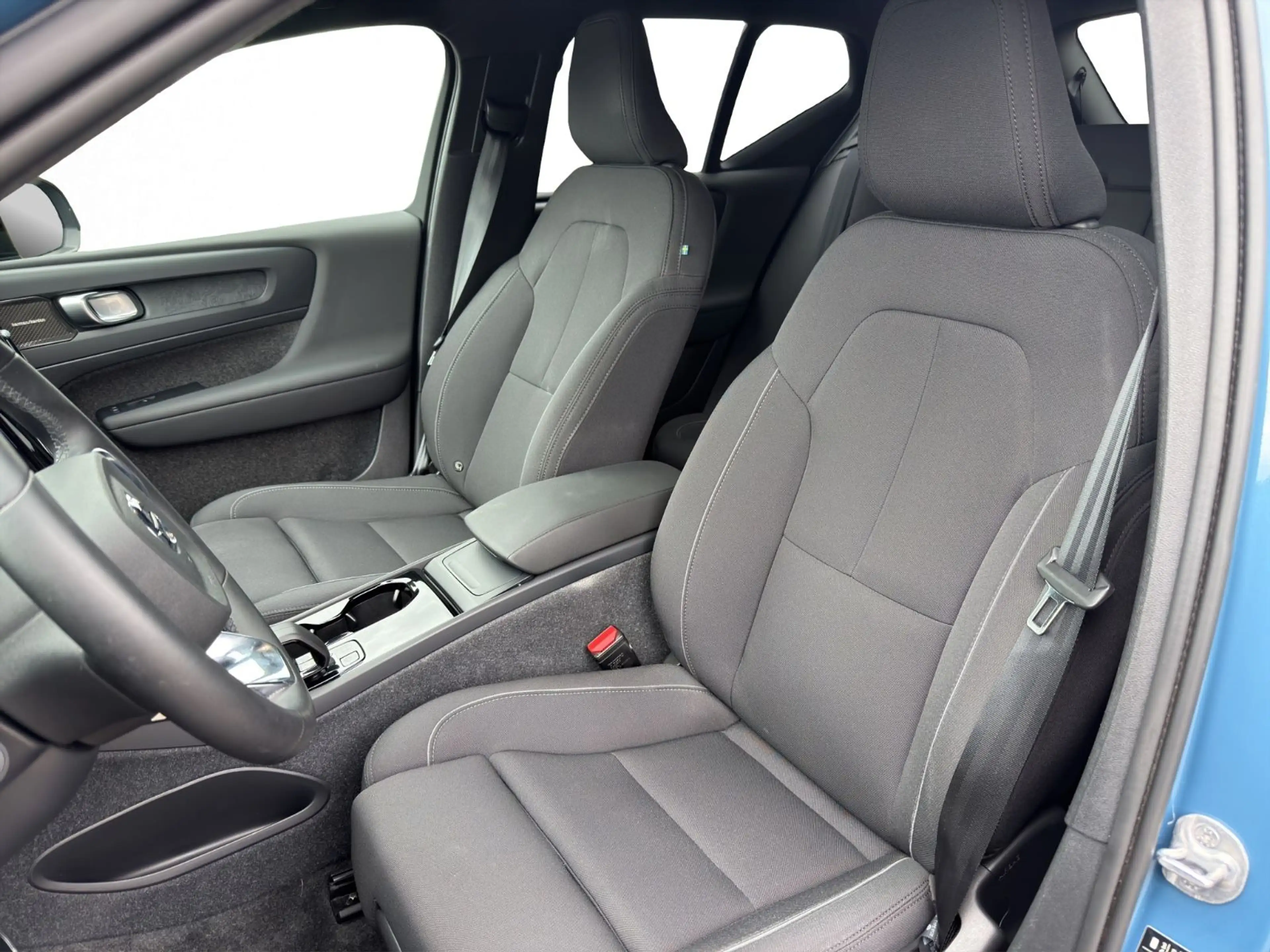 Volvo XC40 Ultimate Extended Range Pure/Pano/360/Pixel — photo 9