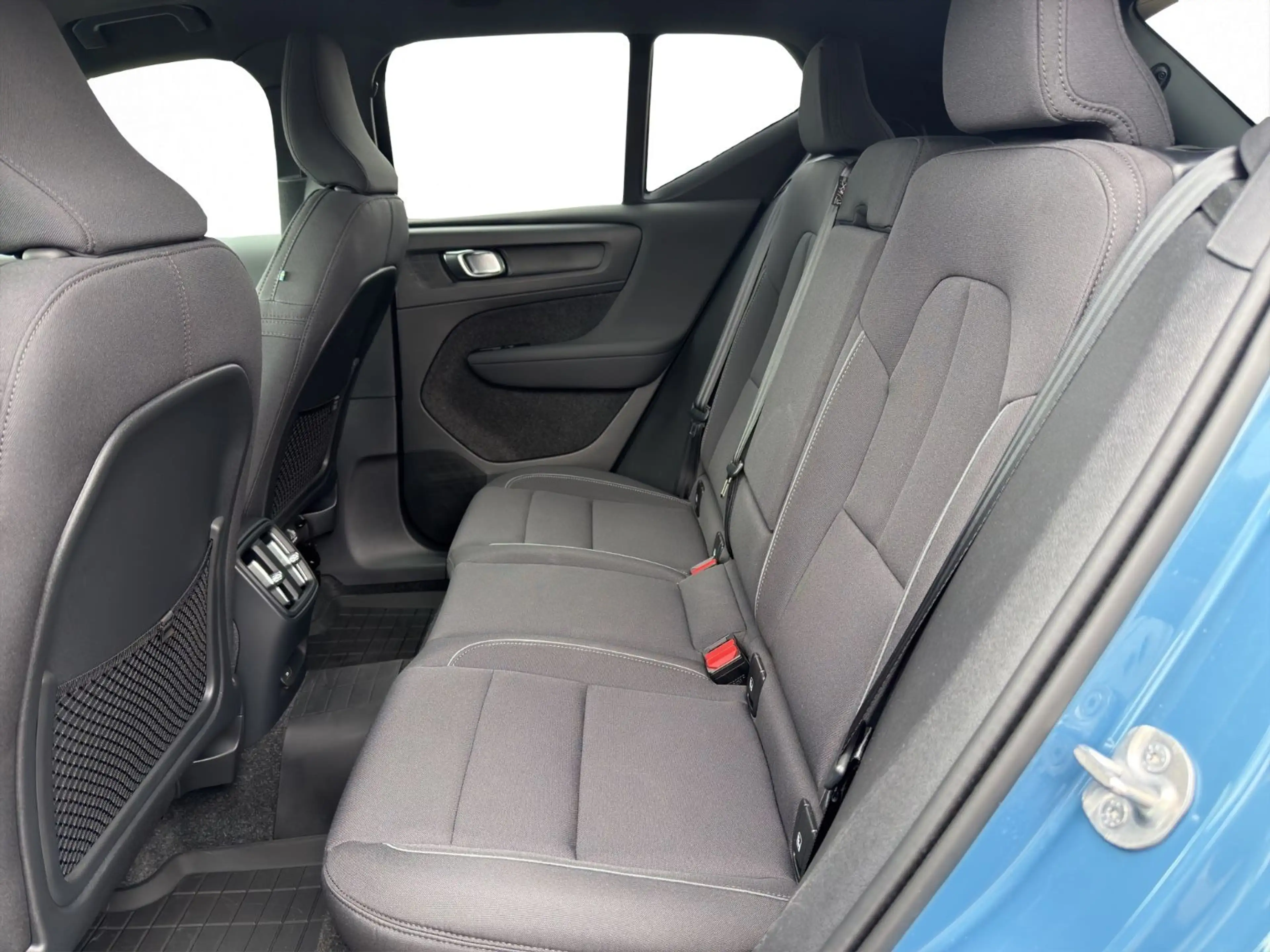 Volvo XC40 Ultimate Extended Range Pure/Pano/360/Pixel — photo 12