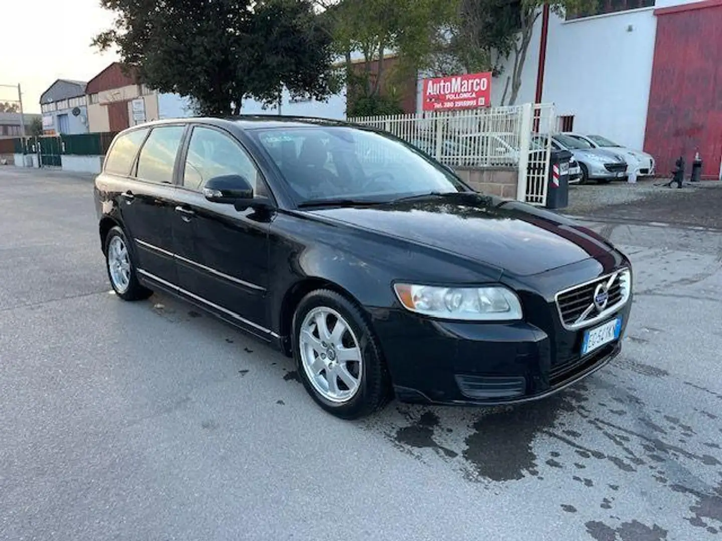 Volvo V50 D2 R-design Schwarz - 1