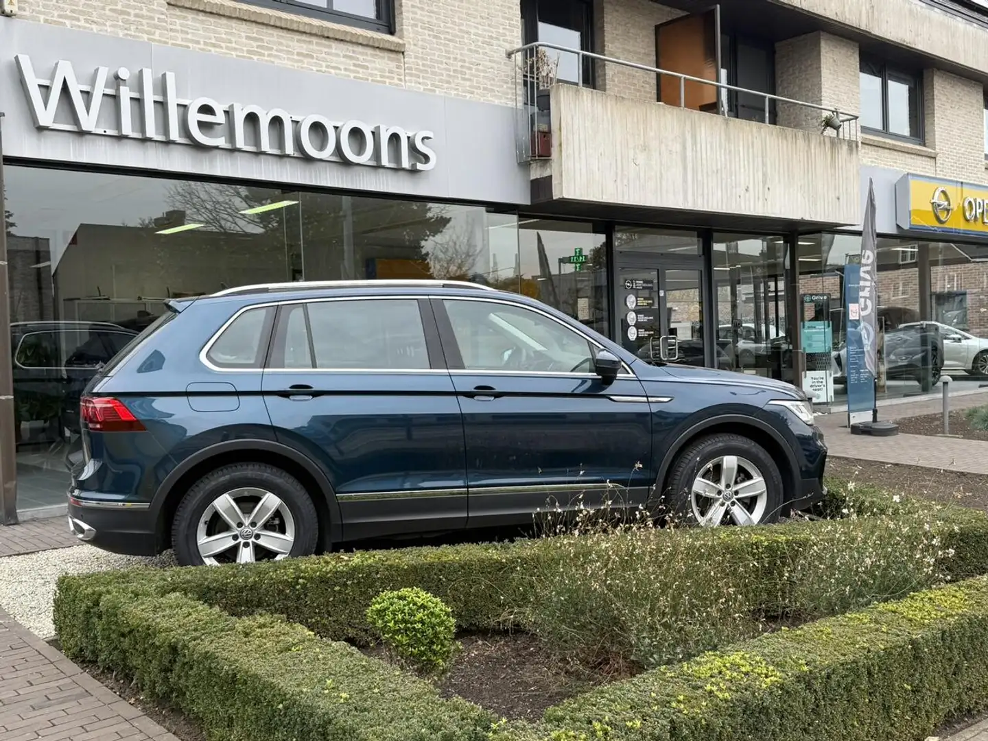 Volkswagen Tiguan Highline 1.5TSI 150PK DSG7 *Matrix LED Koplampe... Blauw - 2