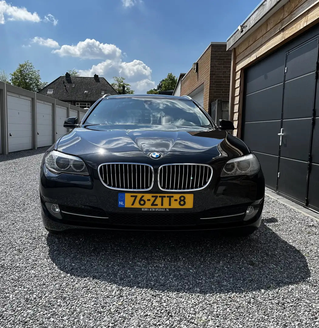 BMW 520 520i High Executive Zwart - 2
