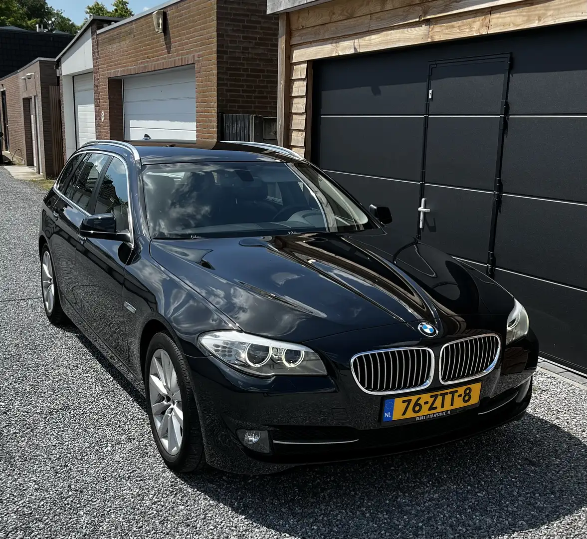 BMW 520 520i High Executive Zwart - 1