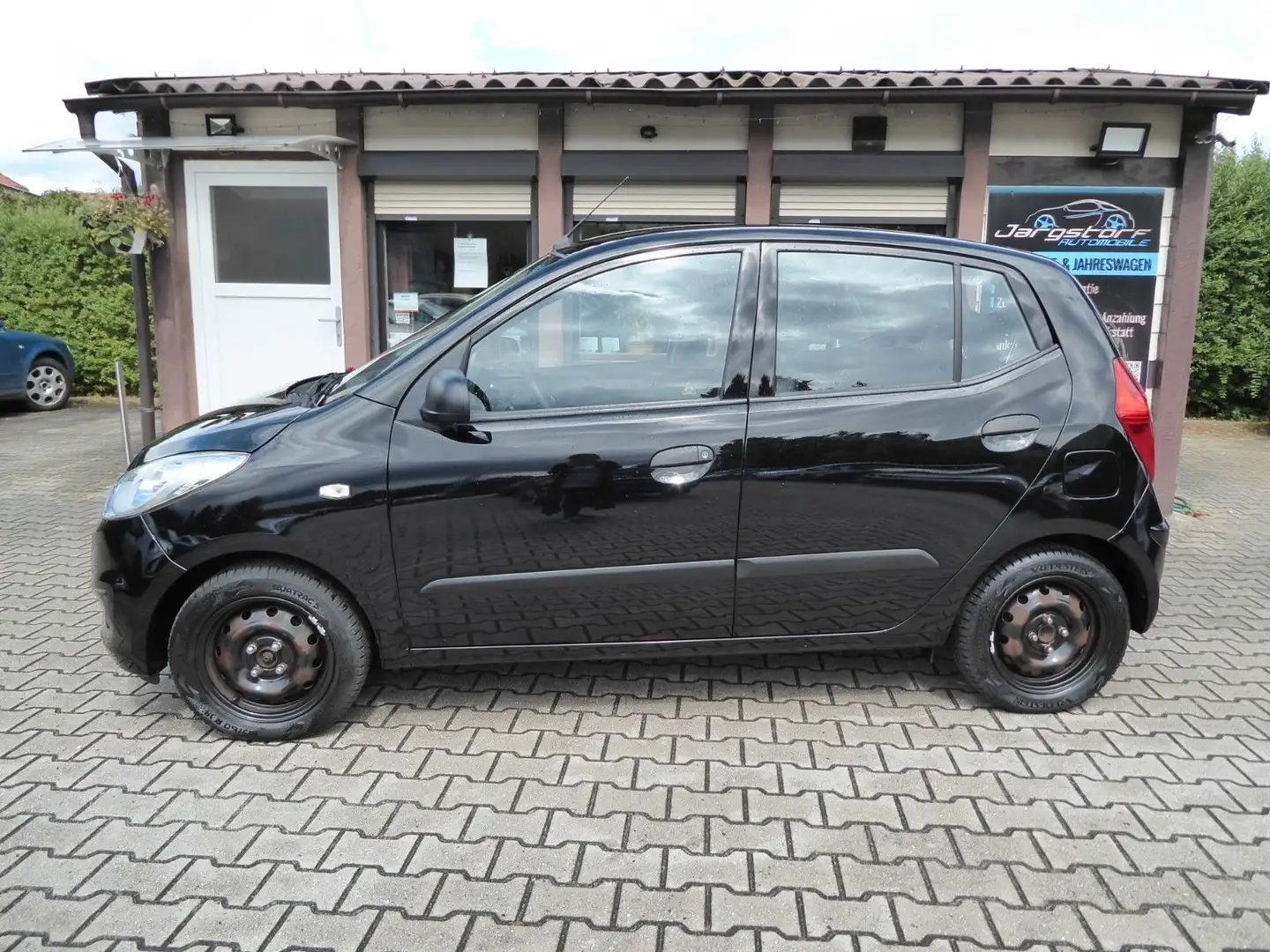 Hyundai i10 FIFA WM Edition Klima/5türig / HU neu Schwarz - 2