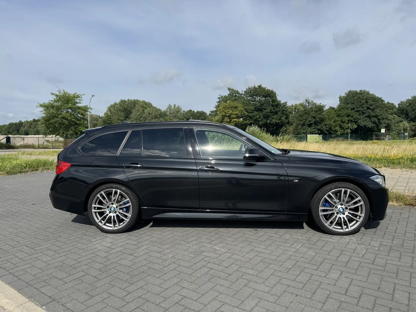 BMW 335 335 d xDrive Schwarz - 2