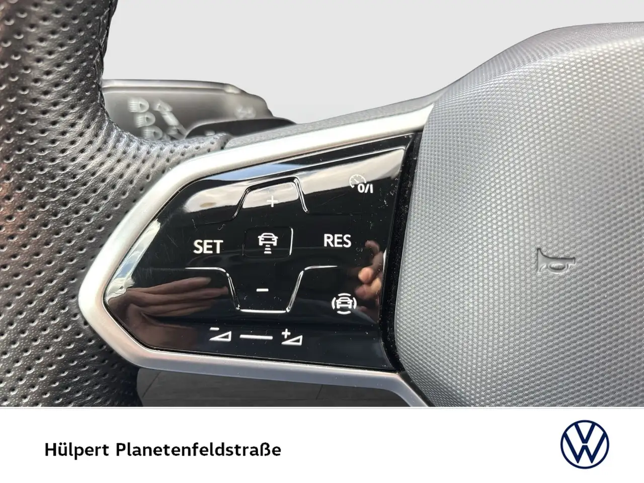 Volkswagen Golf VIII 2.0 R-LINE HARMAN KARDON CAM ACC LM18 15