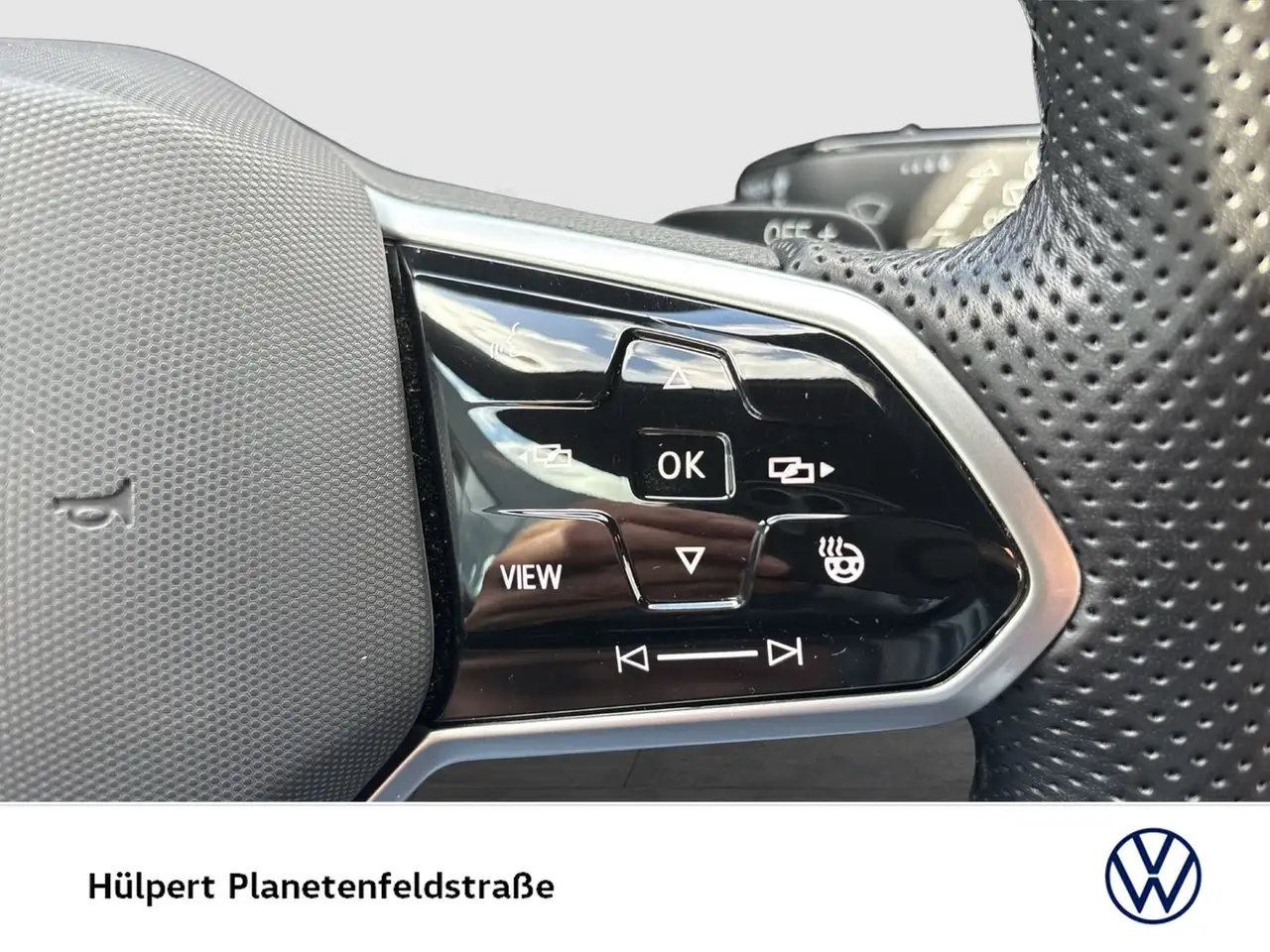 Volkswagen Golf VIII 2.0 R-LINE HARMAN KARDON CAM ACC LM18 16