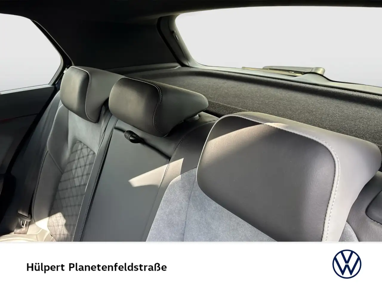 Volkswagen Golf VIII 2.0 R-LINE HARMAN KARDON CAM ACC LM18 9