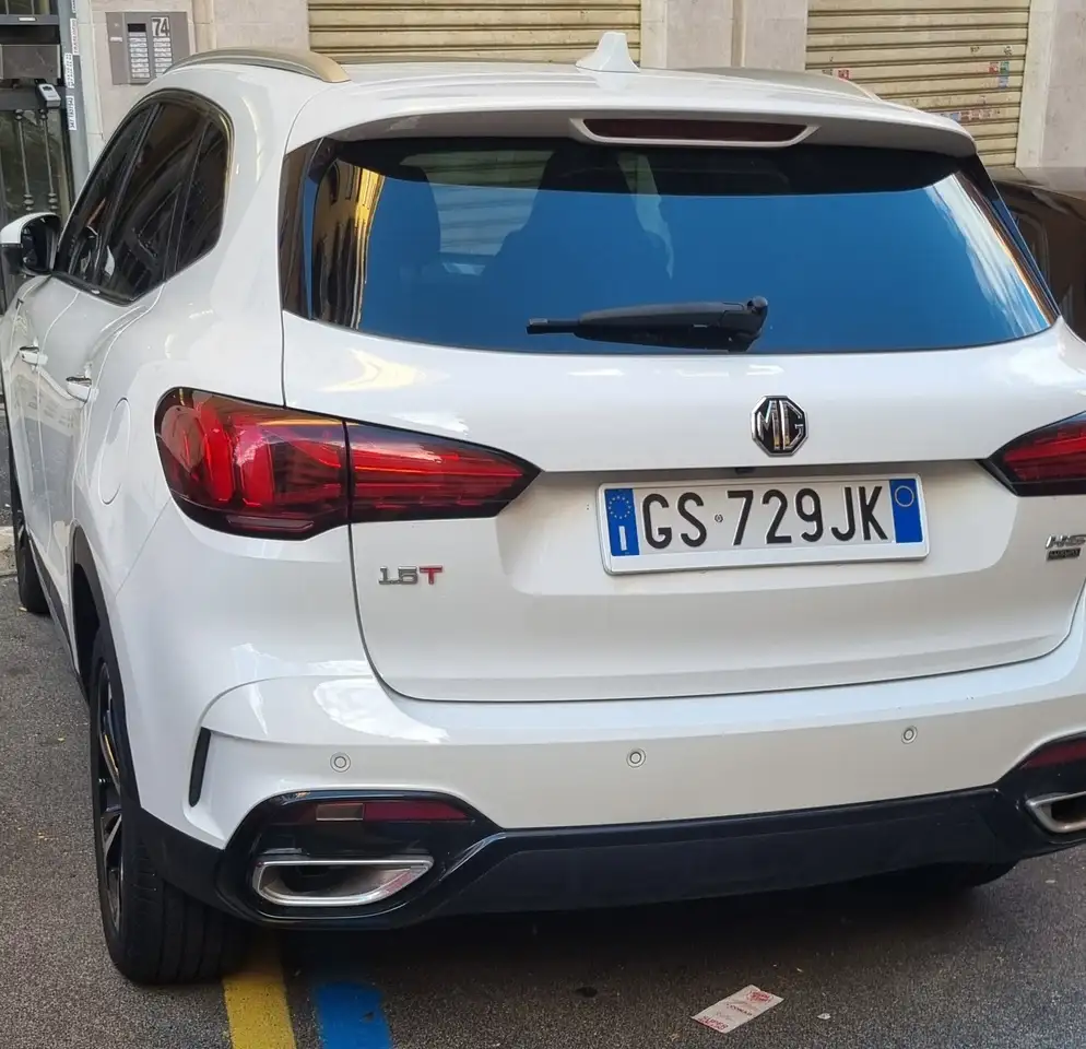 MG HS