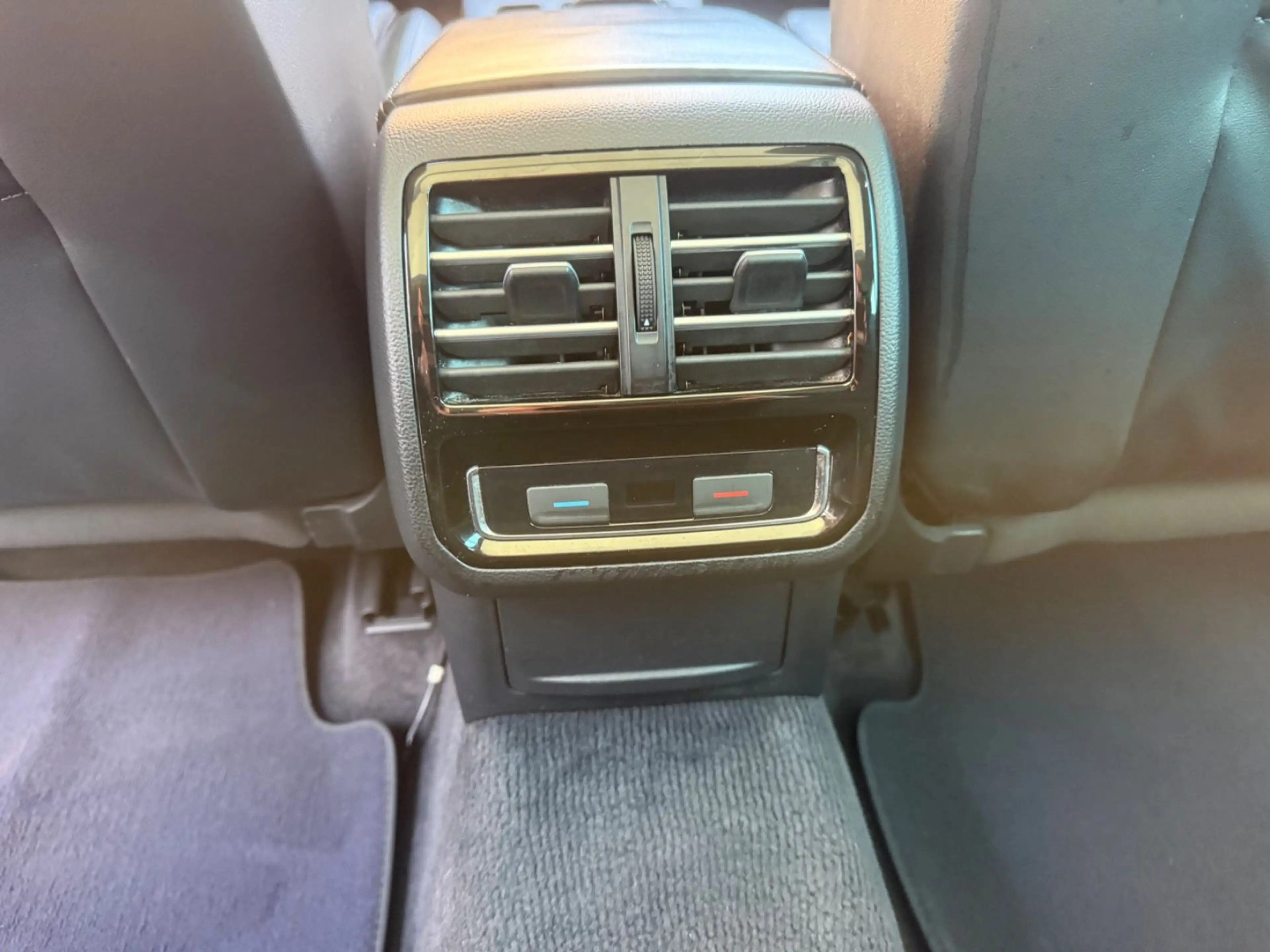 Volkswagen Passat Variant Highline 2,0 TDI 4Motion/Pano/Led — photo 12